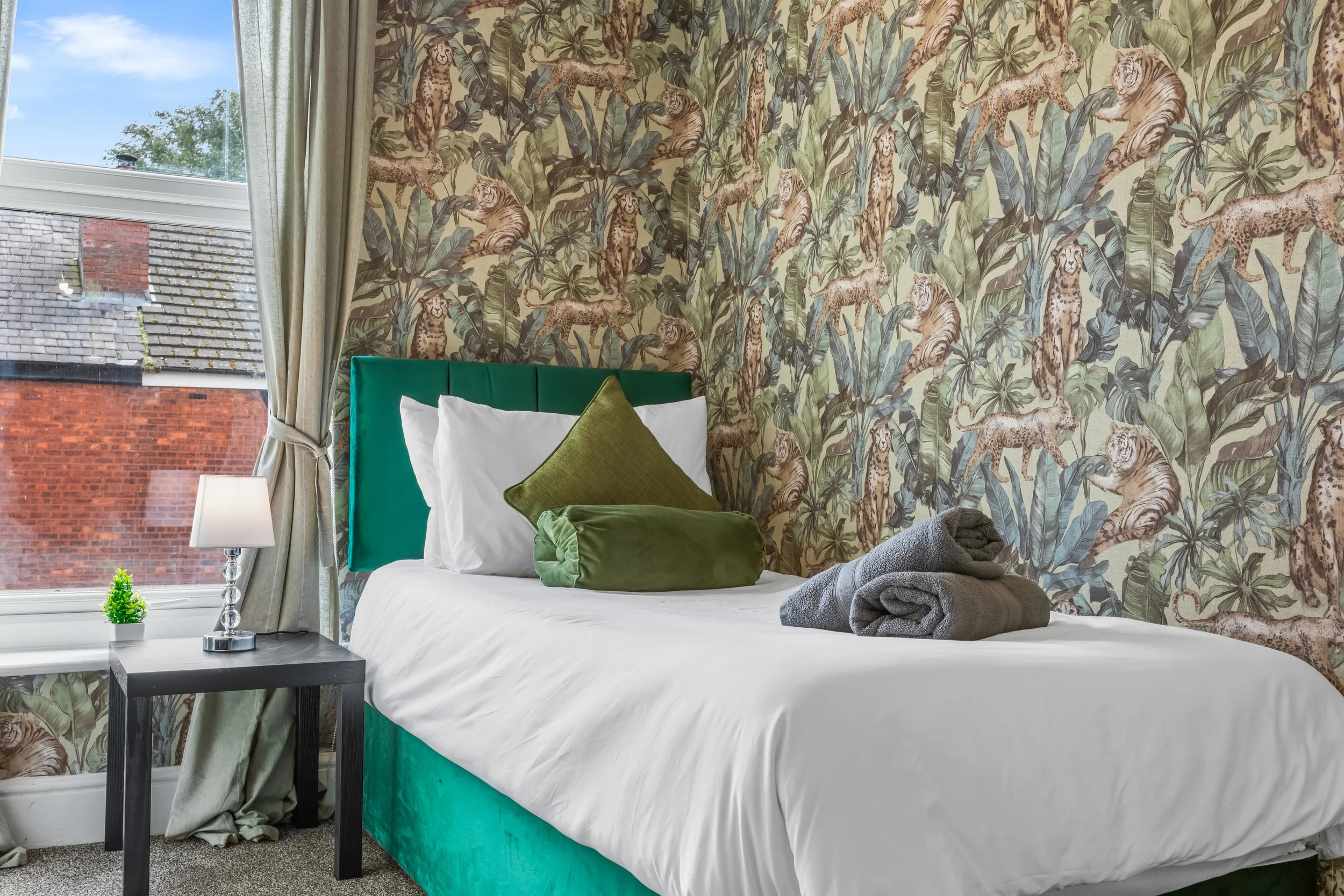 Bedroom 1-2.jpg