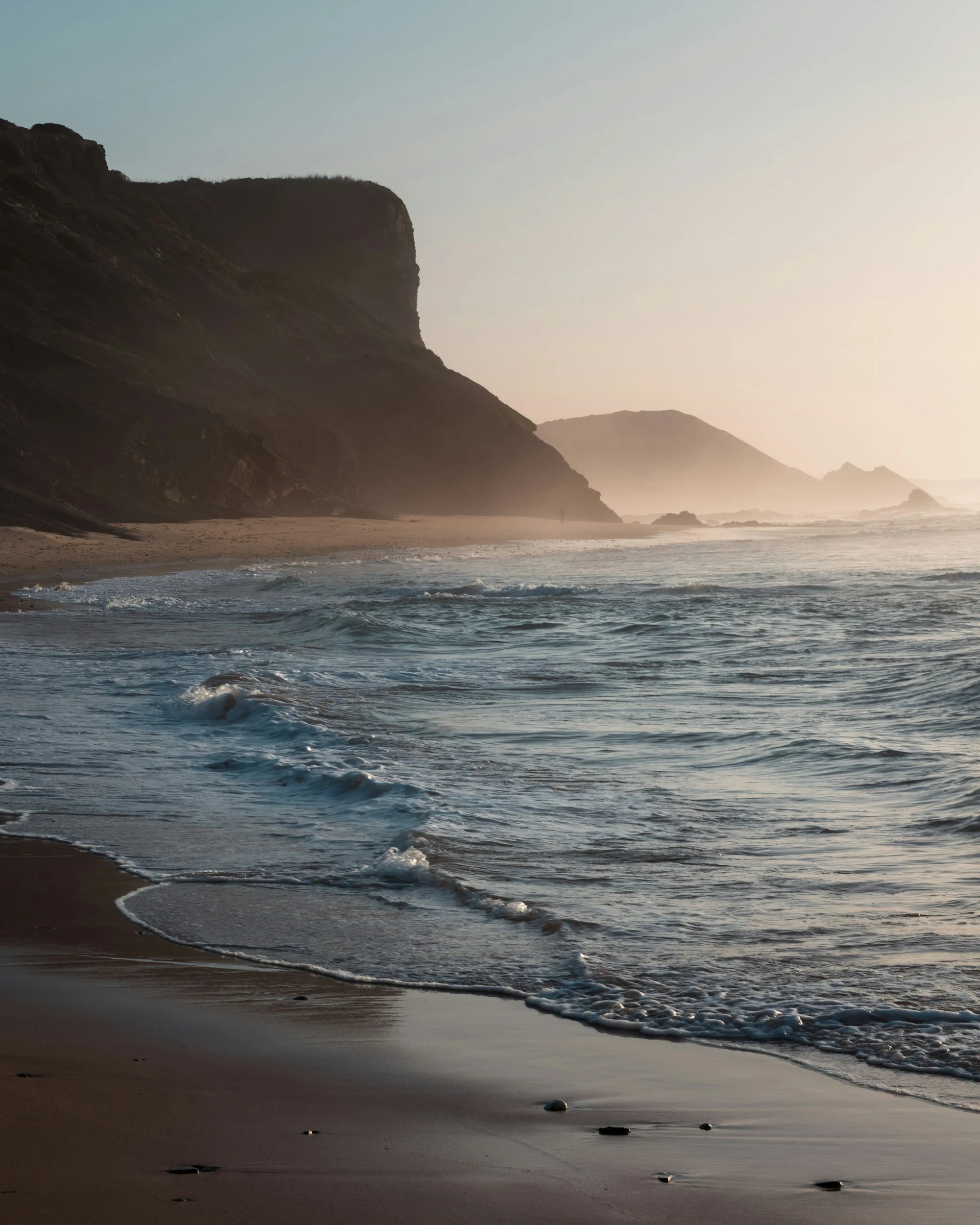 Atlantic coastline in Portugal at sunset, inspiration behind the Nenúfar collection.