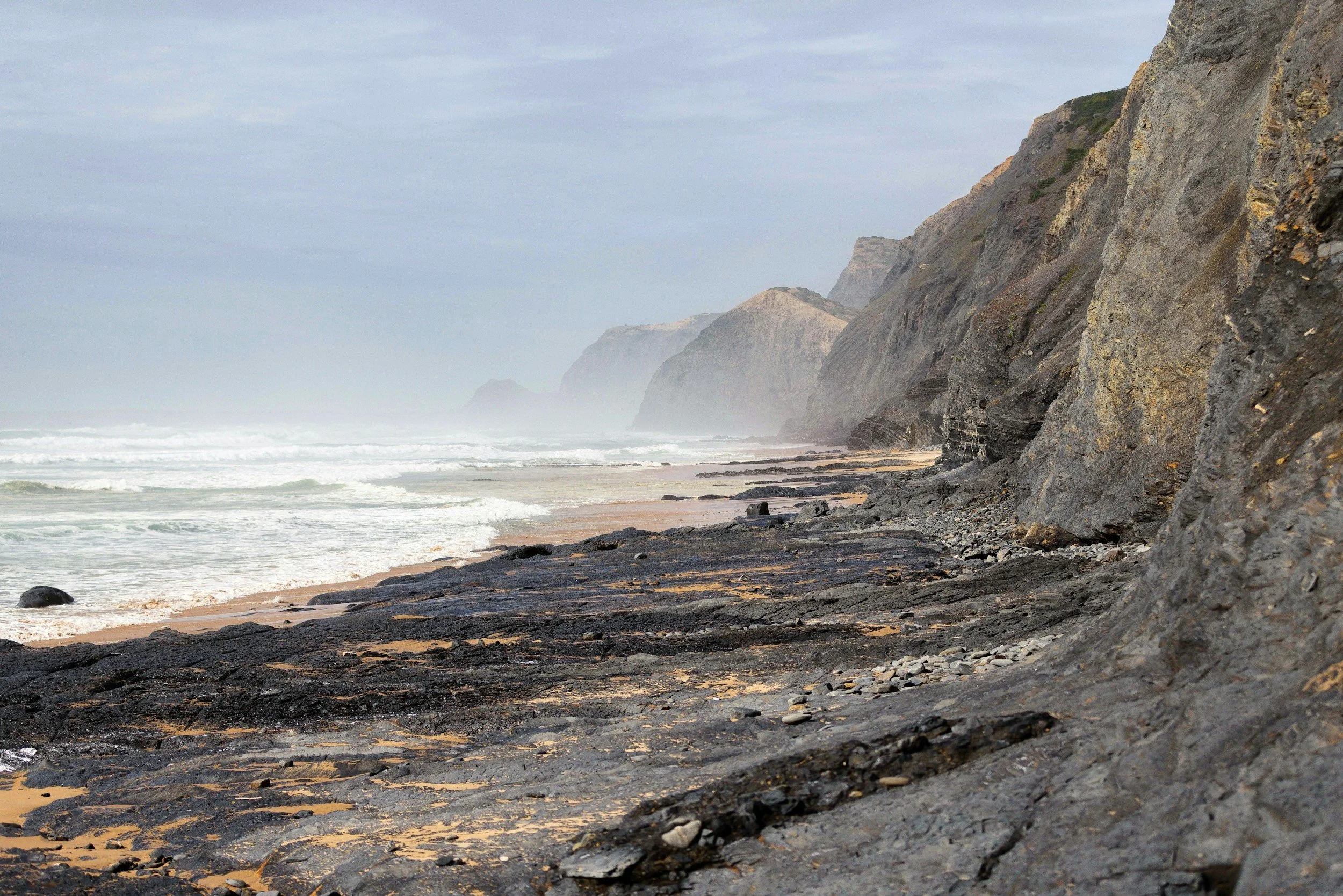 Portuguese coastal cliffs that inspire the Nenúfar collection.