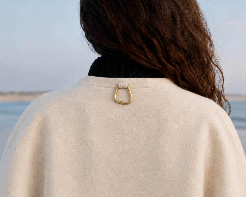 Hidden brass ring of the Nenufar Sand coat