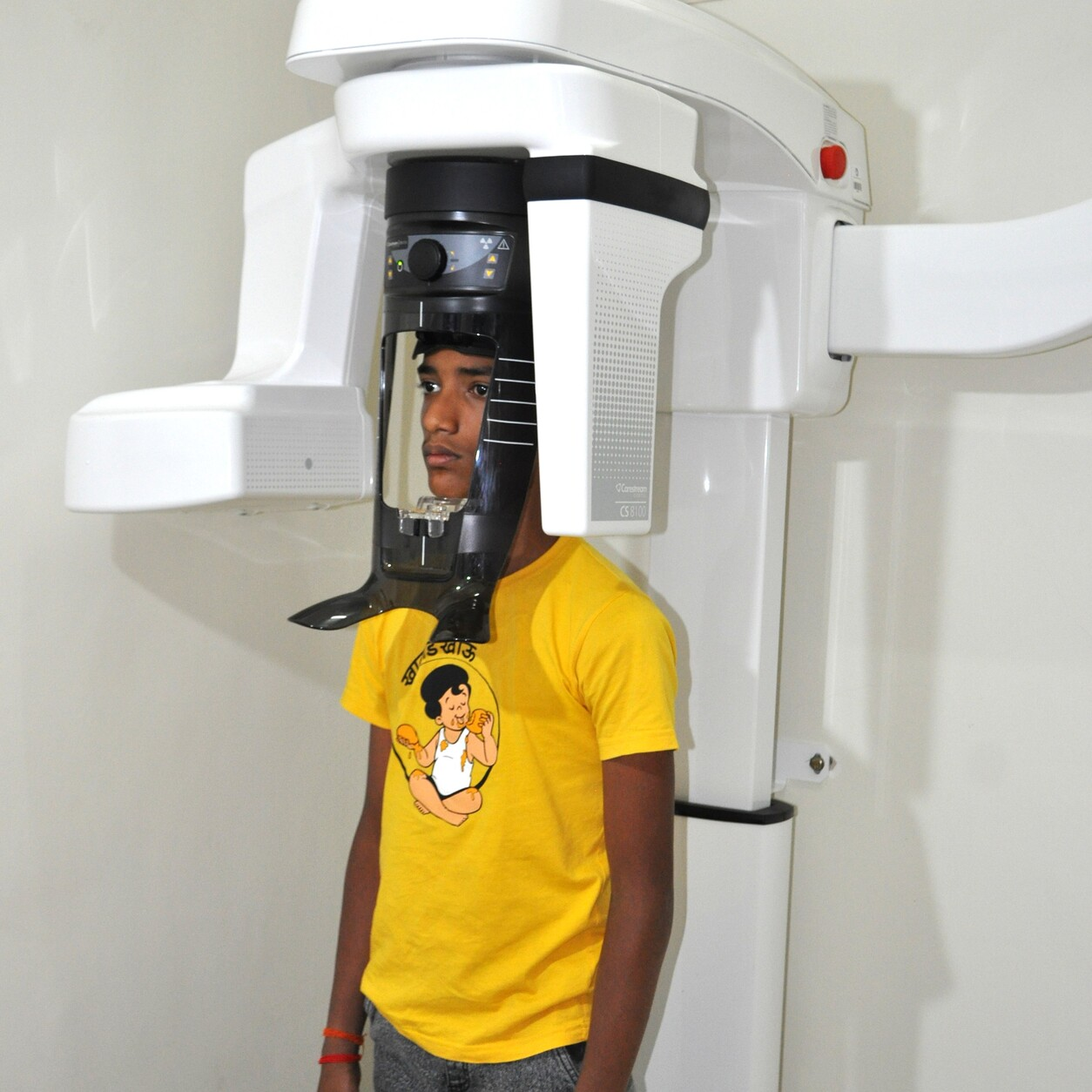 Advanced dental X-ray services by an experienced dentist in Pune for precise oral diagnosis.