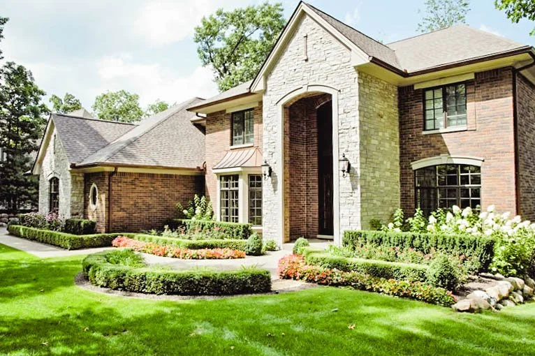 bloomfield-hills-landscaping-and-maintenance-2-2.jpg