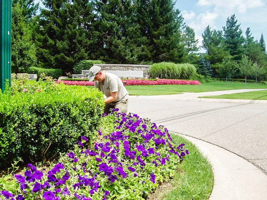 landscape-maintenance-oakland-county-6-2.jpg