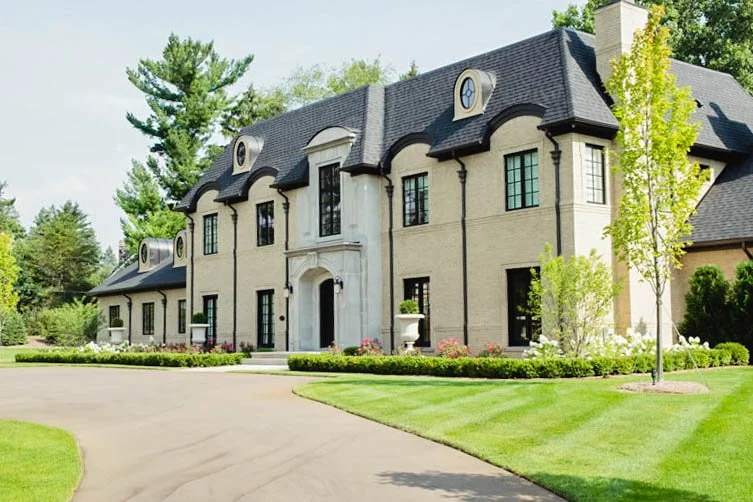 bloomfield-hills-residential-landscape-maintenance-1-2.jpg