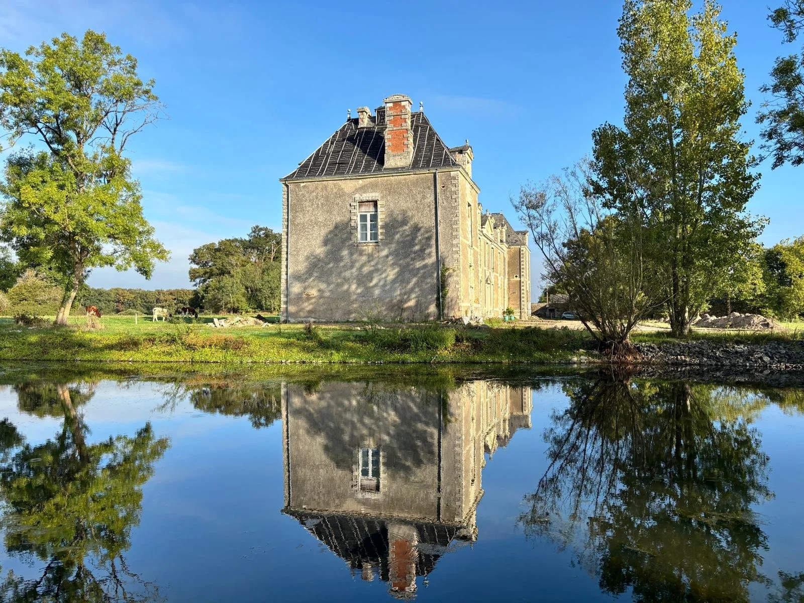 Château de la Guibourgère et sa toiture en travaux