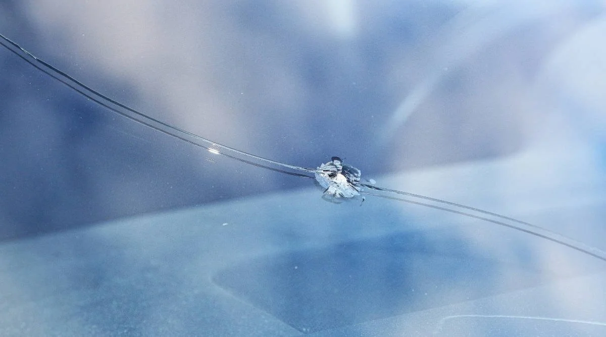 Windsheild-With-Large-Crack.jpg