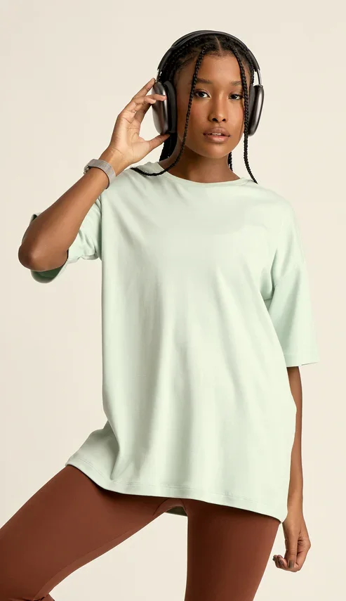 300445V04_CAMISETA_ELIANA_OVER_VERDE10531_0e76930a-6f41-47ec-b893-3b962f5eab69.webp