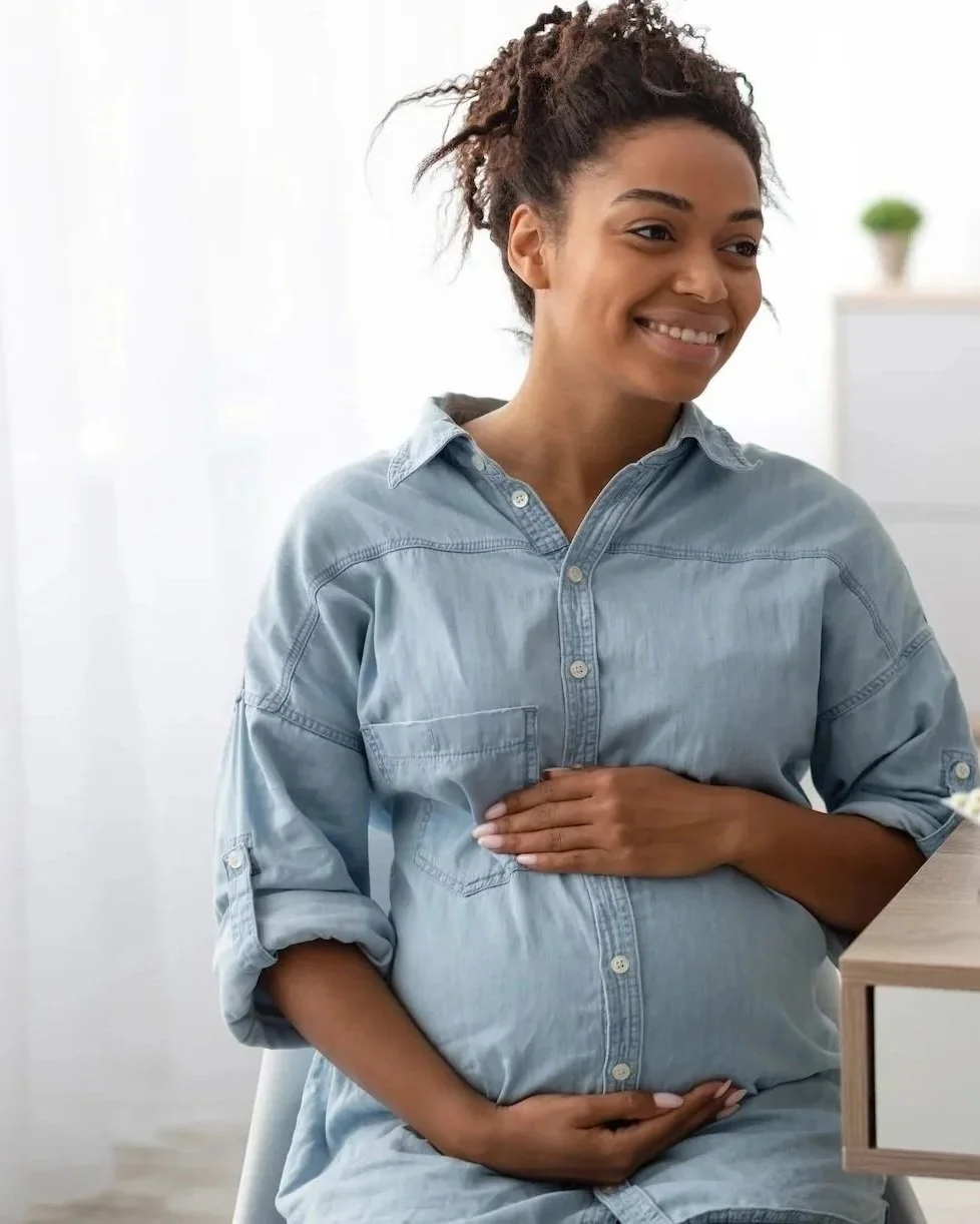 pregnant woman visiting a doctors office