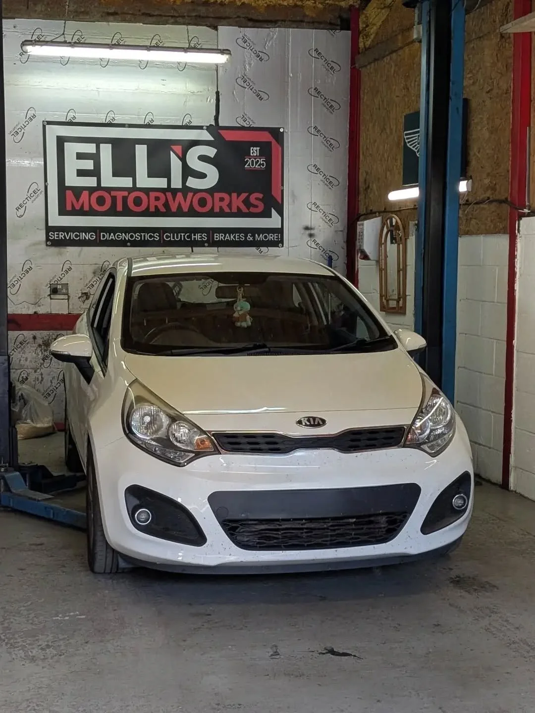 Had this Kia Rio last week for an emergency clutch job ! The customer needed the clutch to be done on a day which didn't suit myself, however got let down by another garage! Courtesy car offered to the customer for the full weekend so that he could s
