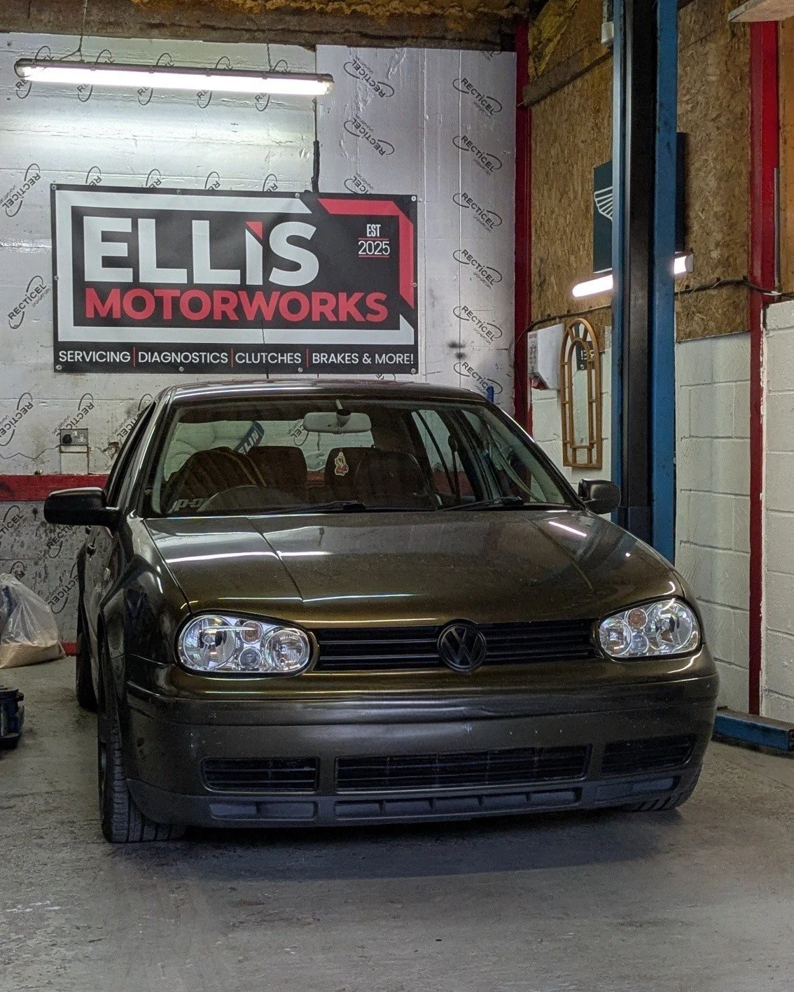 Had this lovely little Mk4 Golf V6 4Motion in recently for an interim service, check over, MOT, O2 sensor and exhaust repair👀
During inspection found that the lower arm rear bushes had excessive play and got those changed prior to the MOT! 
O2 senso