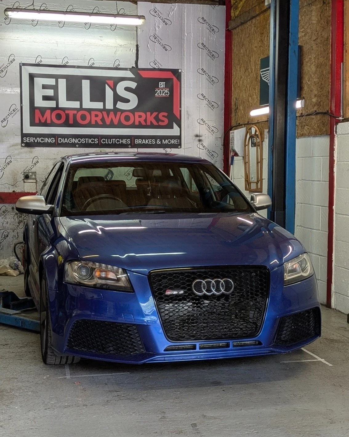 This high specced Audi RS3 came in for a nice oil and filter change with a little check over! 
I must say this car has been incredibly looked after. You wouldn't believe it's 15 years old going by the condition of it! Everything from the interior to 