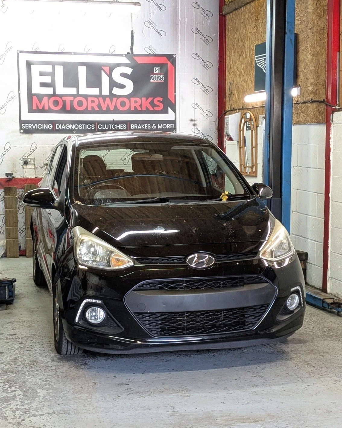 Collected this Hyundai i10 last week for a clutch with a super low biting point, on the drive in I confirmed the clutch needed replacing as previously discussed with the customer.
Carried out a clutch replacement job including a gearbox oil service a