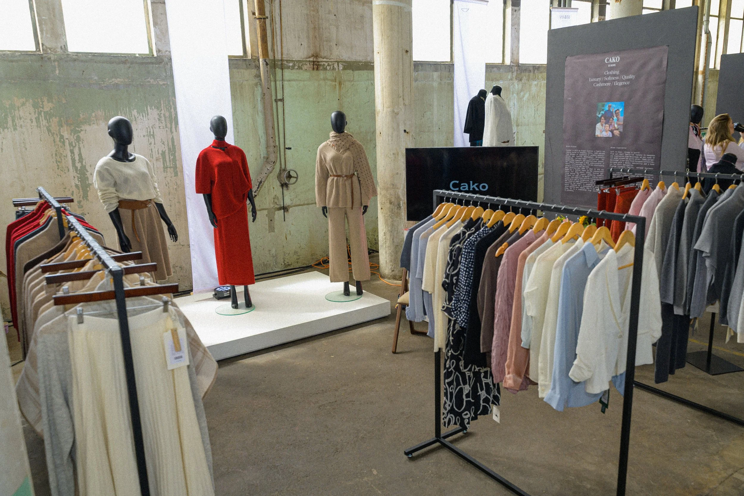 cako-gallery-store-display-mannequins-row.jpg