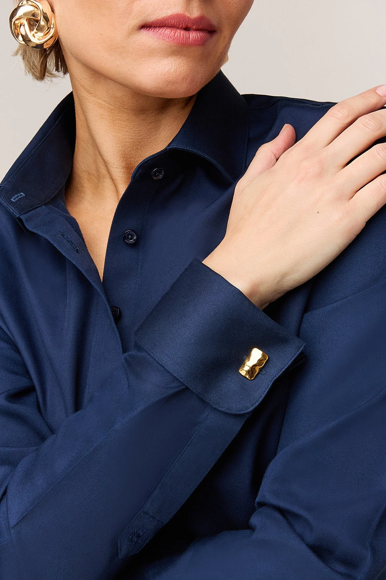 vander-amsterdam-gallery-navy-blouse-earring.jpg