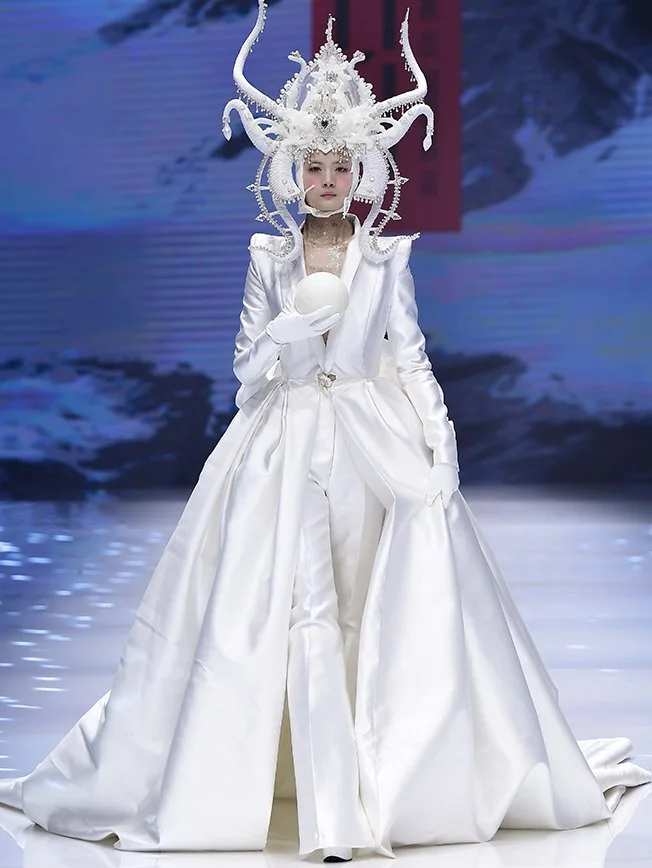 sheguang-hu-gallery-white-gown-headpiece.jpg