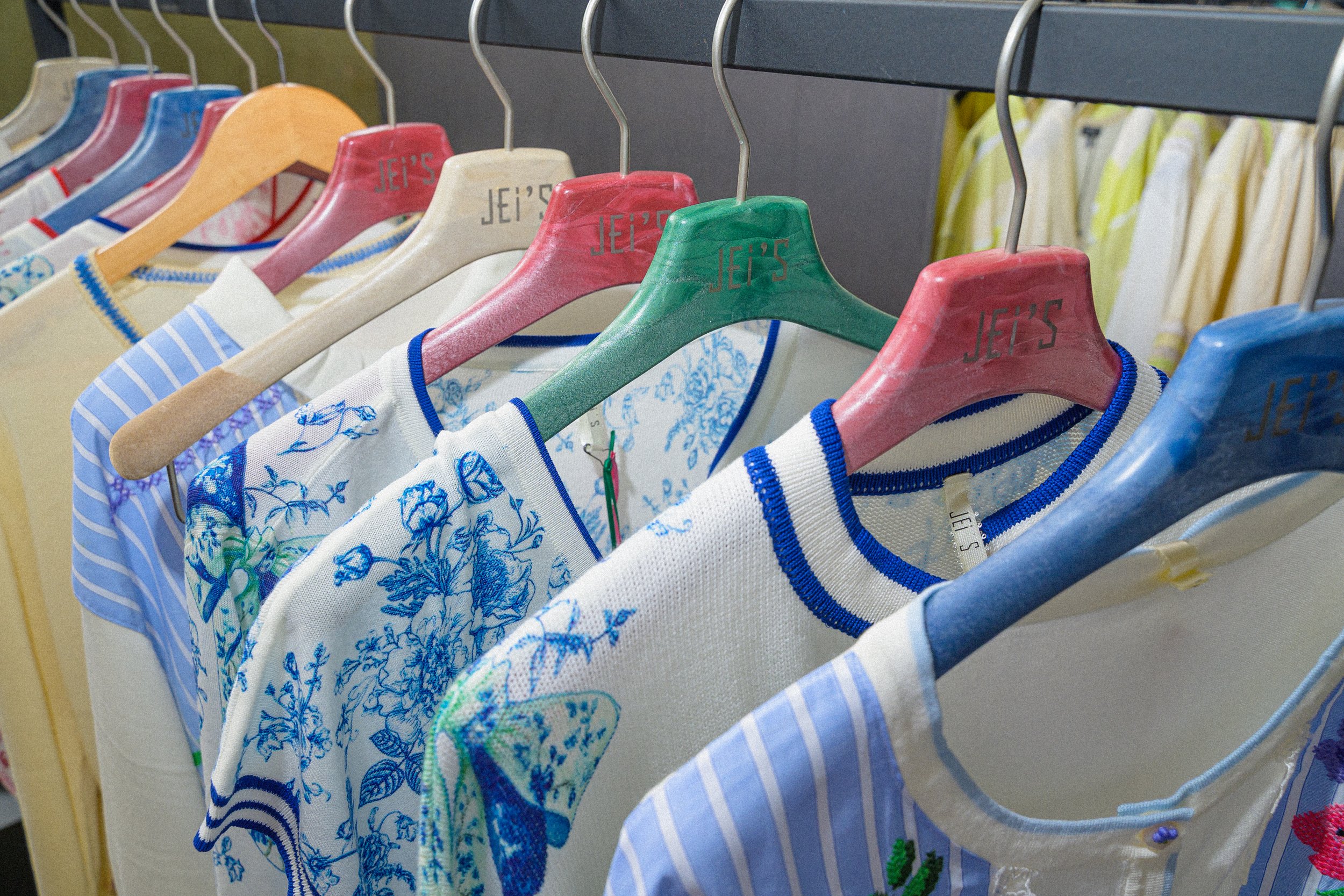 jeis-gallery-knitwear-rack-detail.jpg