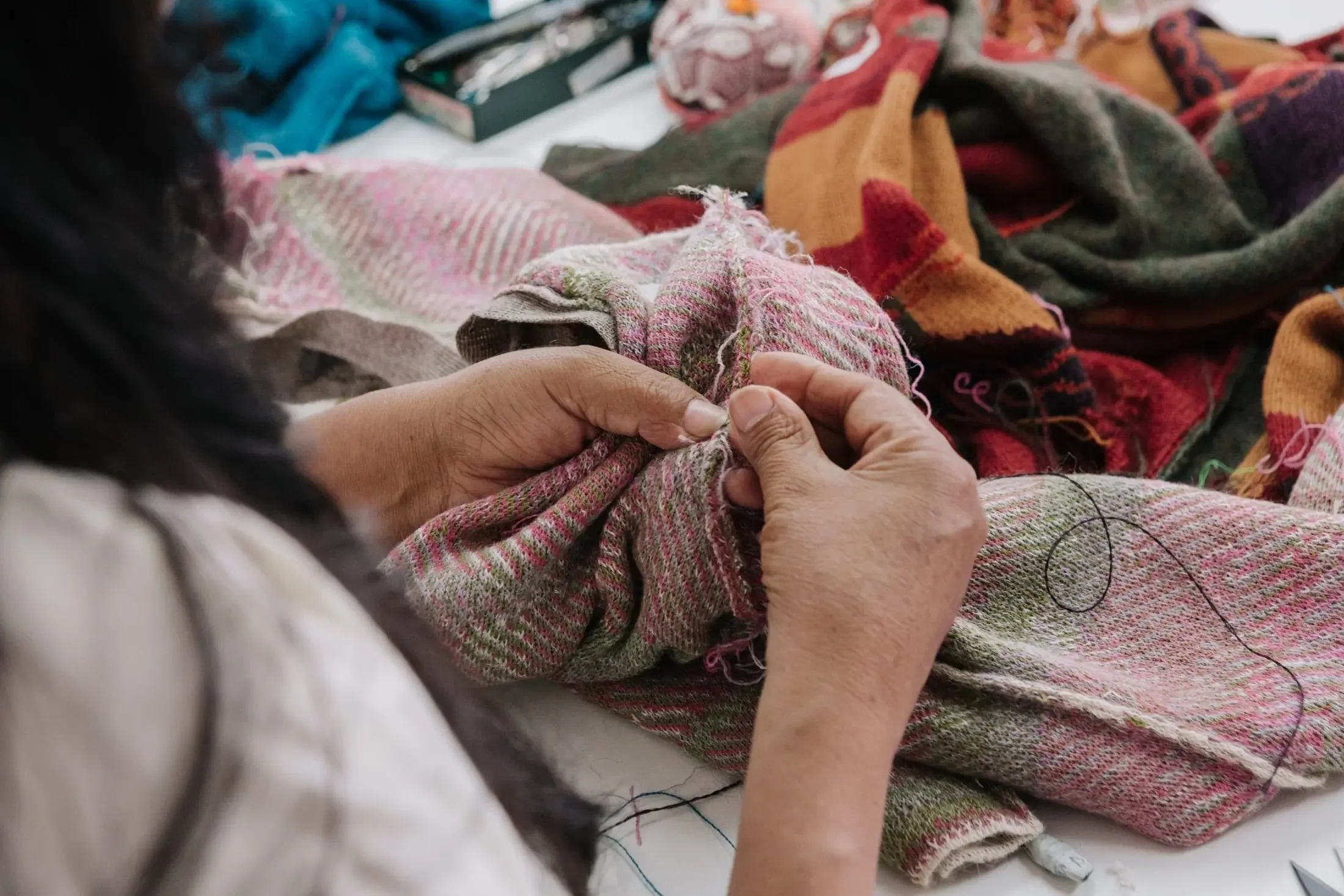 manuela-bedford-gallery-knitting-woman.webp