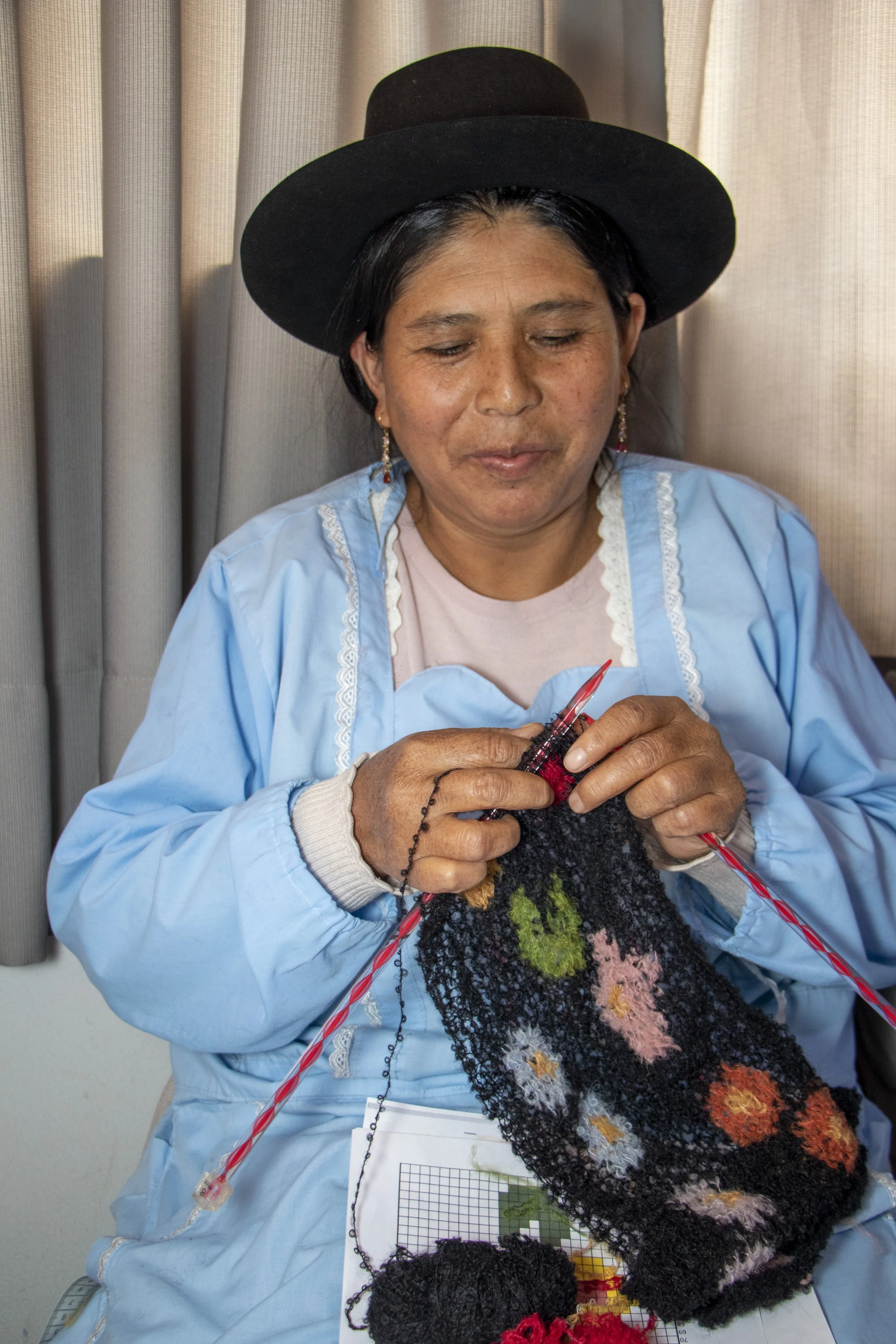 manuela-bedford-gallery-peruvian-woman-knitting.jpg