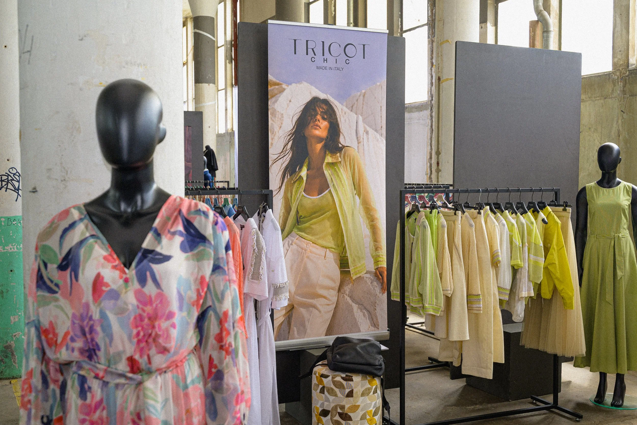 tricot-chic-gallery-showroom-rack.jpg