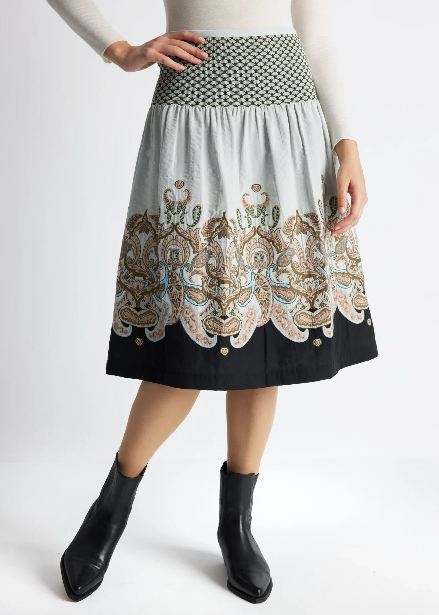 foxs-gallery-paisley-border-skirt-full-look.webp