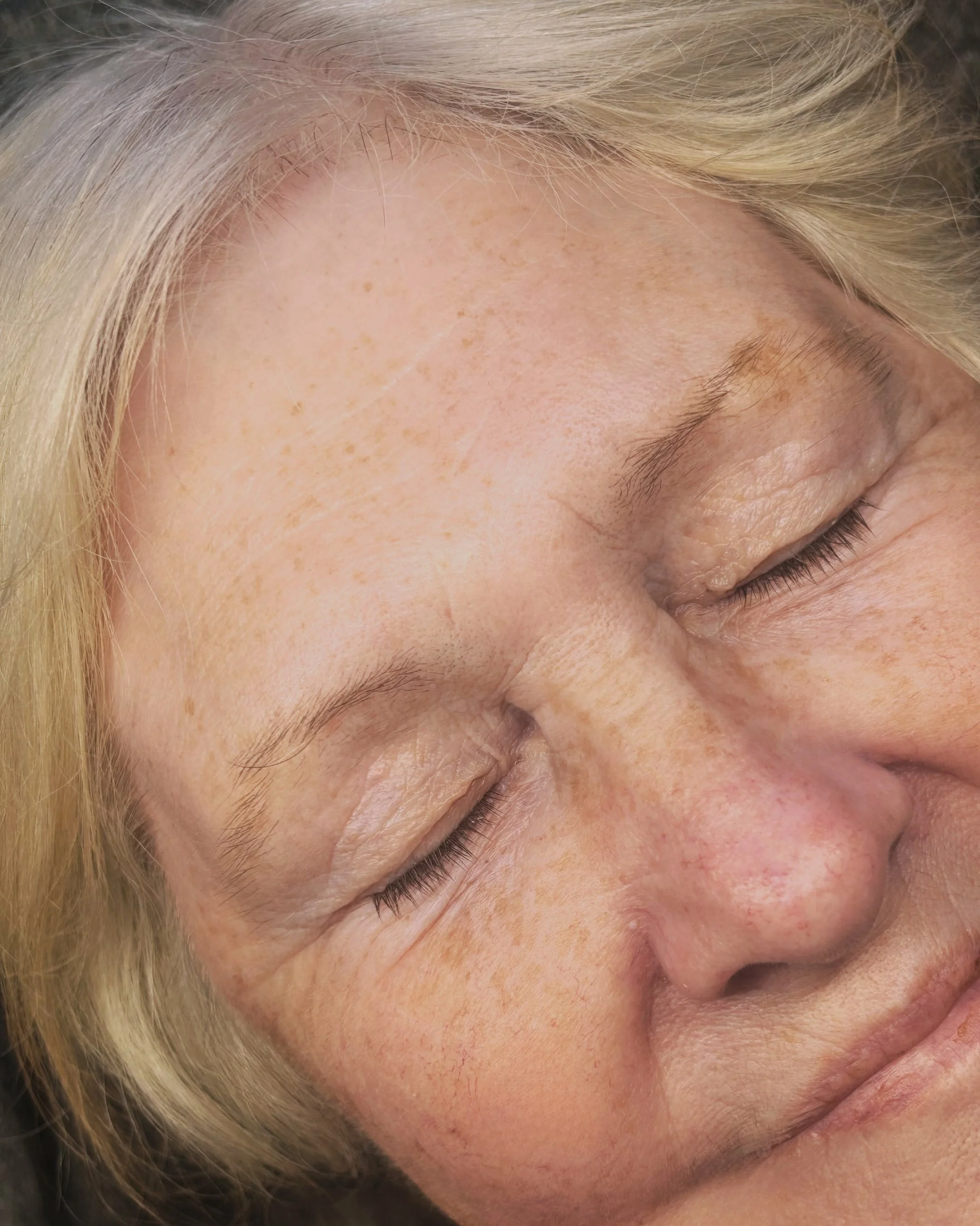 Soft, natural nanobladed brows for my lovely client Eleanor today, designed to gently enhance her natural features with soft, realistic hair strokes. 

The biggest compliment for me was that  Eleanor felt so relaxed that she fell asleep for most of h