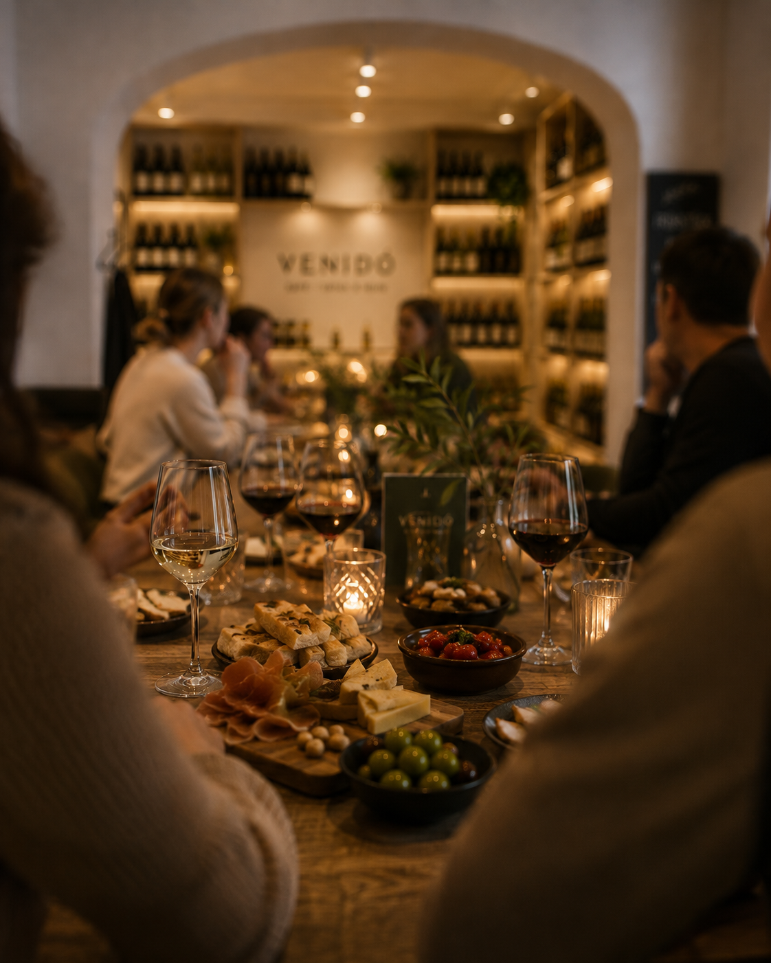 Familien- und Firmenfeiern im VENIDO Neulengbach. Mediterrane Köstlichkeiten wie spanischer Schinken, italienischer Käse, Wein aus Frankreich, Portugal oder Öserreich.