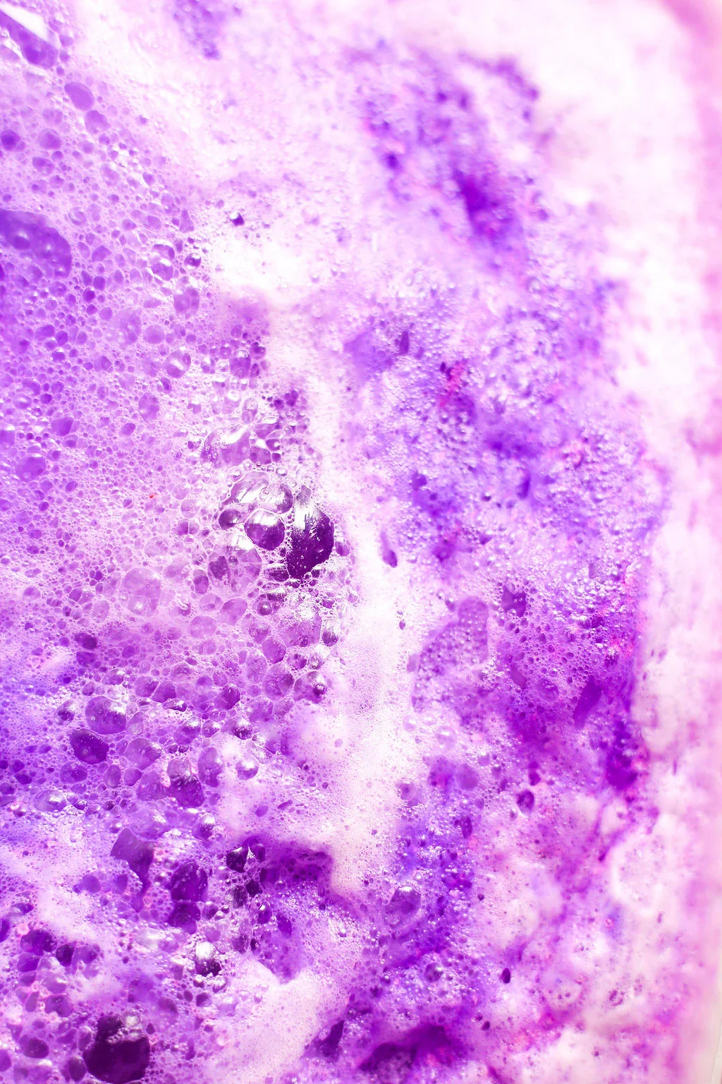 bathBomb_lavanderSwirl_03.webp
