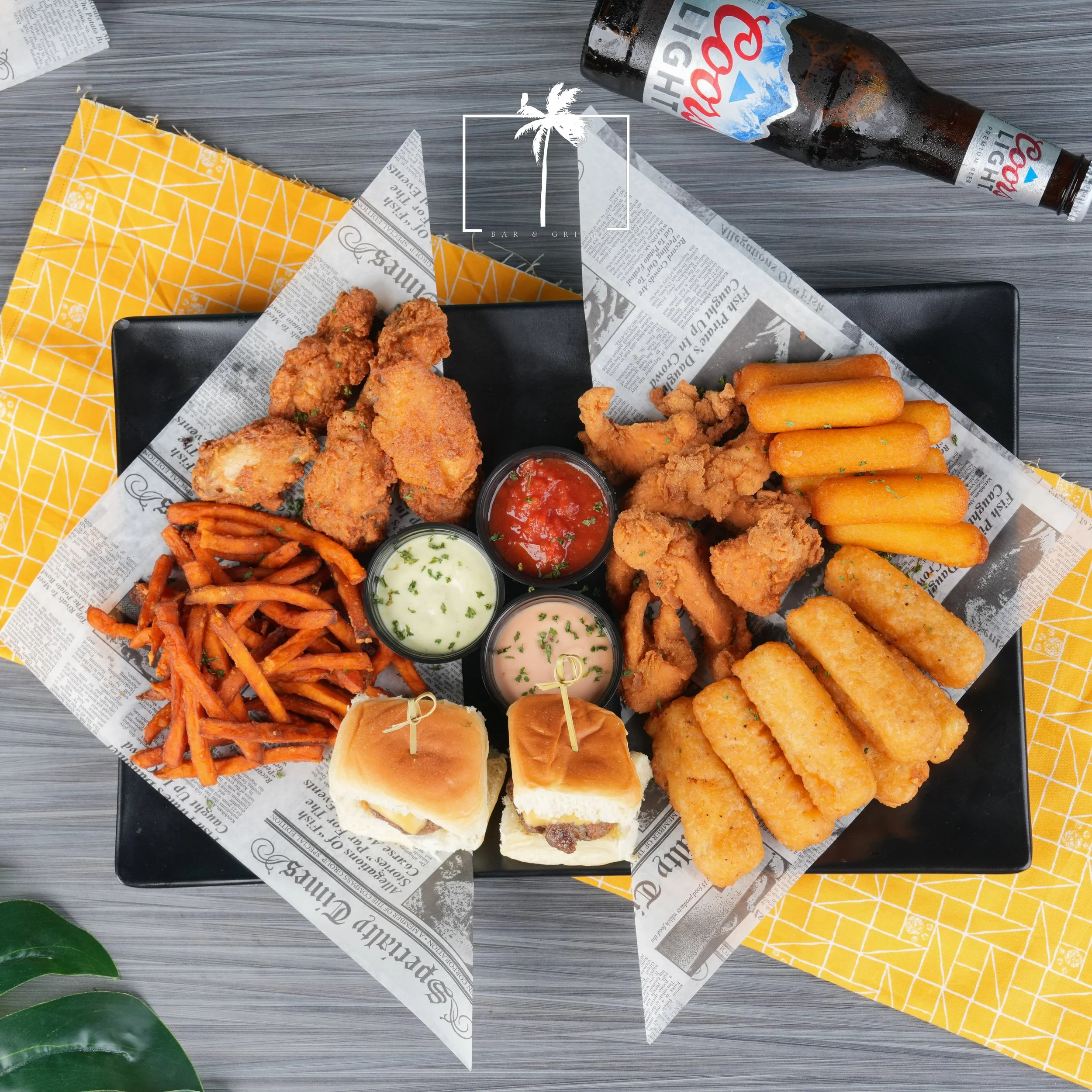 Hay platos&hellip; y despu&eacute;s est&aacute; &ldquo;De la Metro&rdquo; 🔥🍗🧀

El combo perfecto pa&rsquo; caerle con corillo y probar de TODO un poco 😮&zwj;💨

✨ Alitas empanadas
✨ Batatas fritas
✨ 2 sliders
✨ Chicken tenders
✨ Sorullitos de ma&