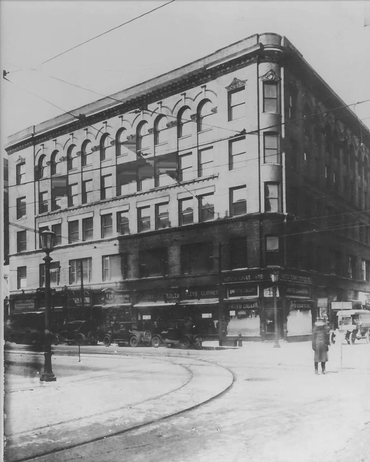 Black and white historic photo of the East 4th Street corner in Cleveland where Flannery's Pub is now located