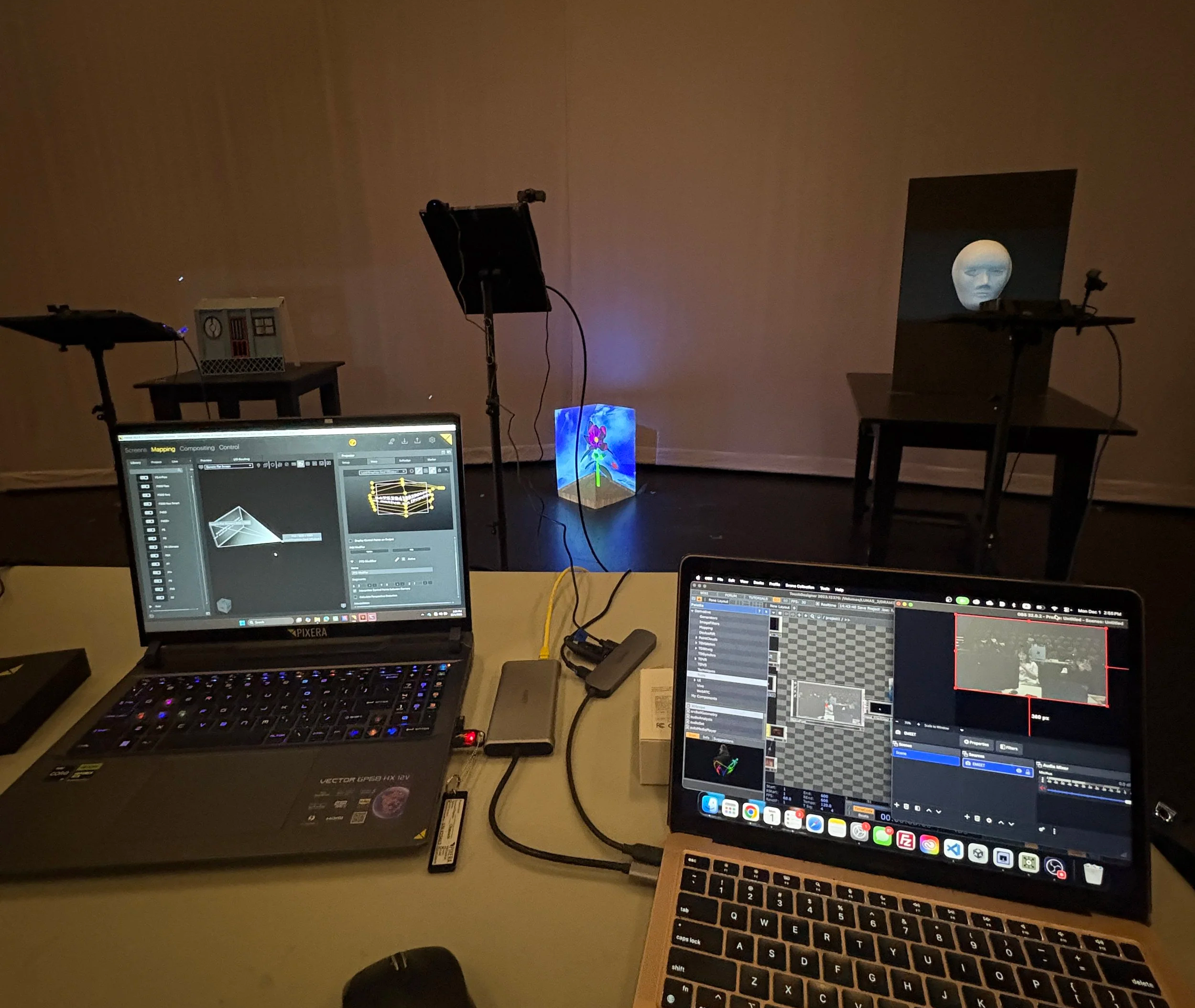 Left: Pixera computer system for mapping and spatial alignment.
Right: TouchDesigner for  processing real-time input & exporting live animation feed. 