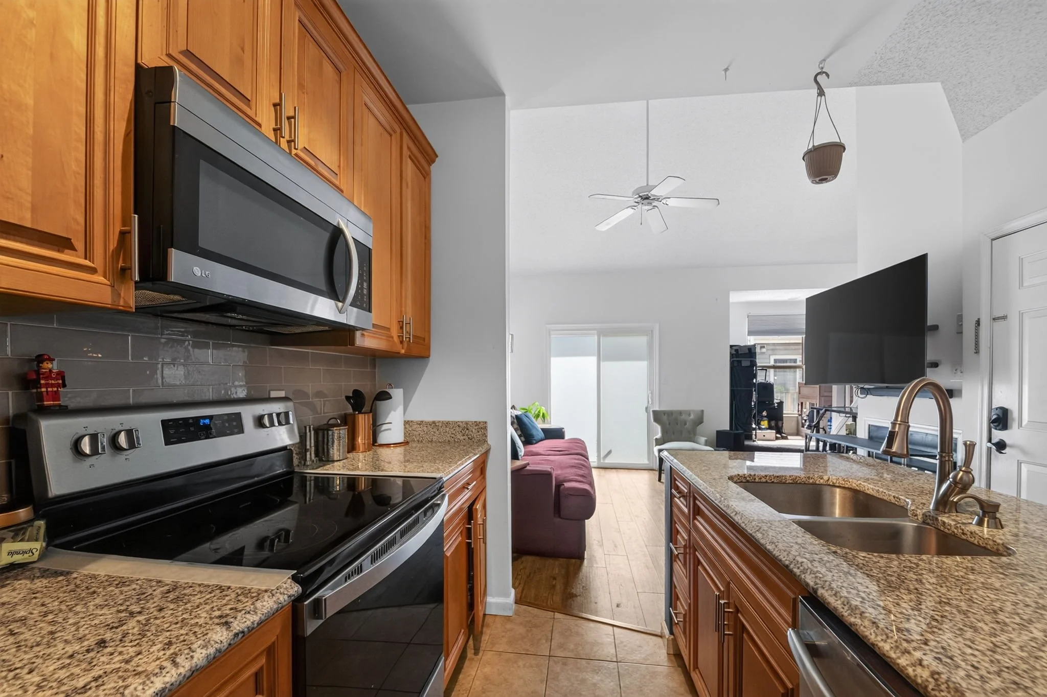 9-web-or-mls-869-little-bay-ave-2.jpg