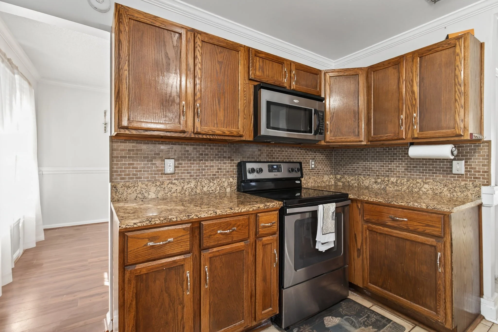 11-web-or-mls-882-belvoir-cir.jpg