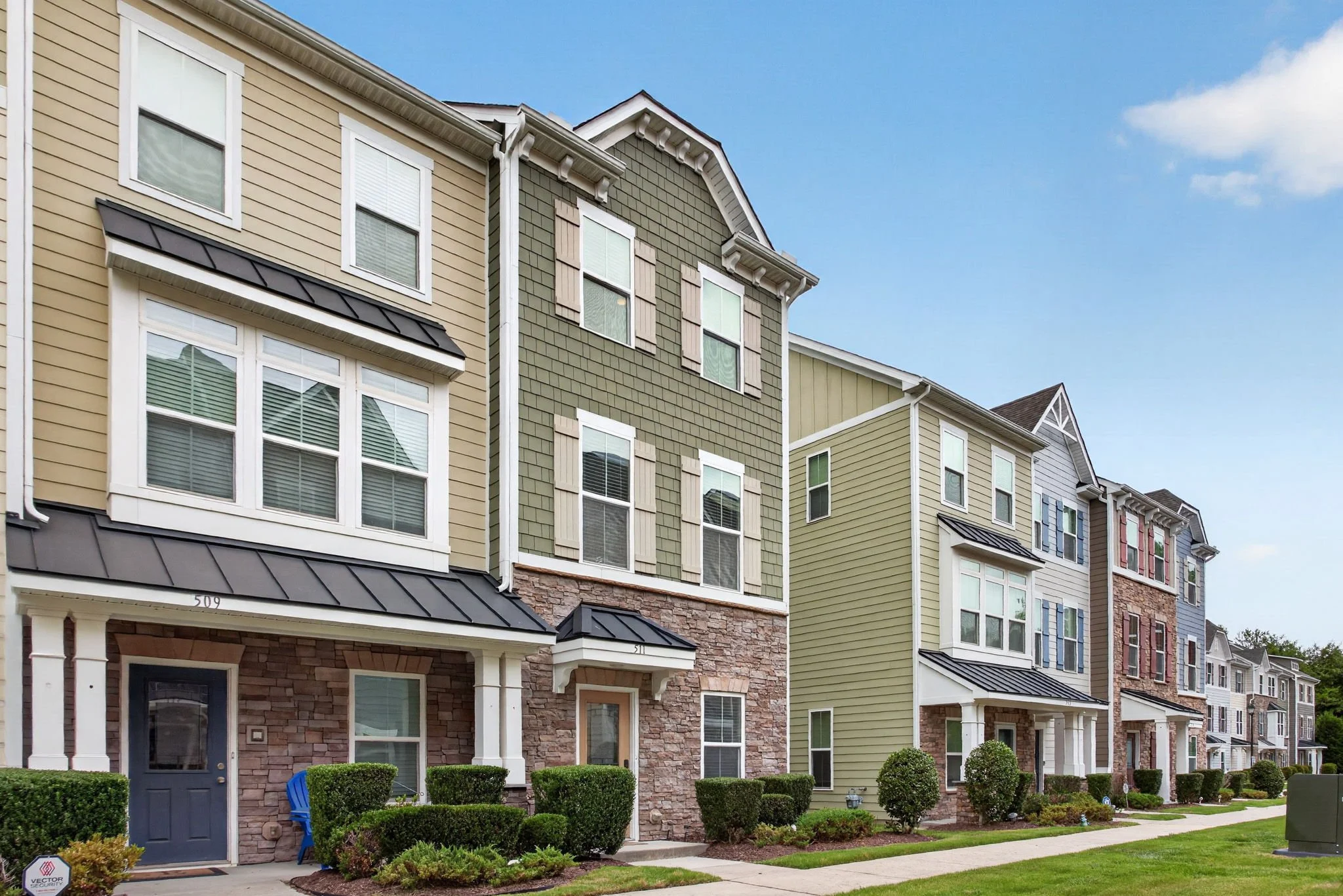 3-web-or-mls-511-sloane-st.jpg