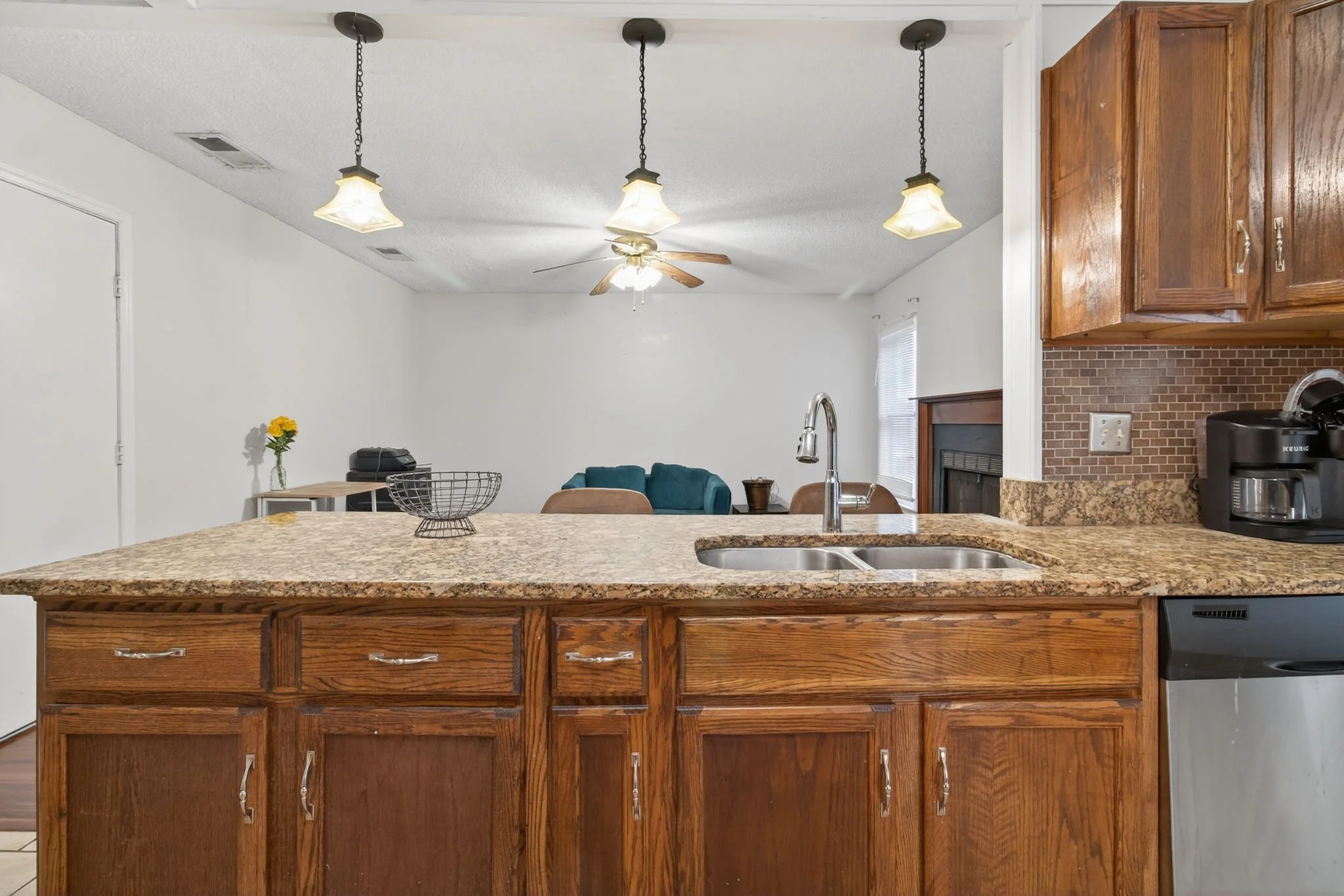 14-web-or-mls-882-belvoir-cir.jpg