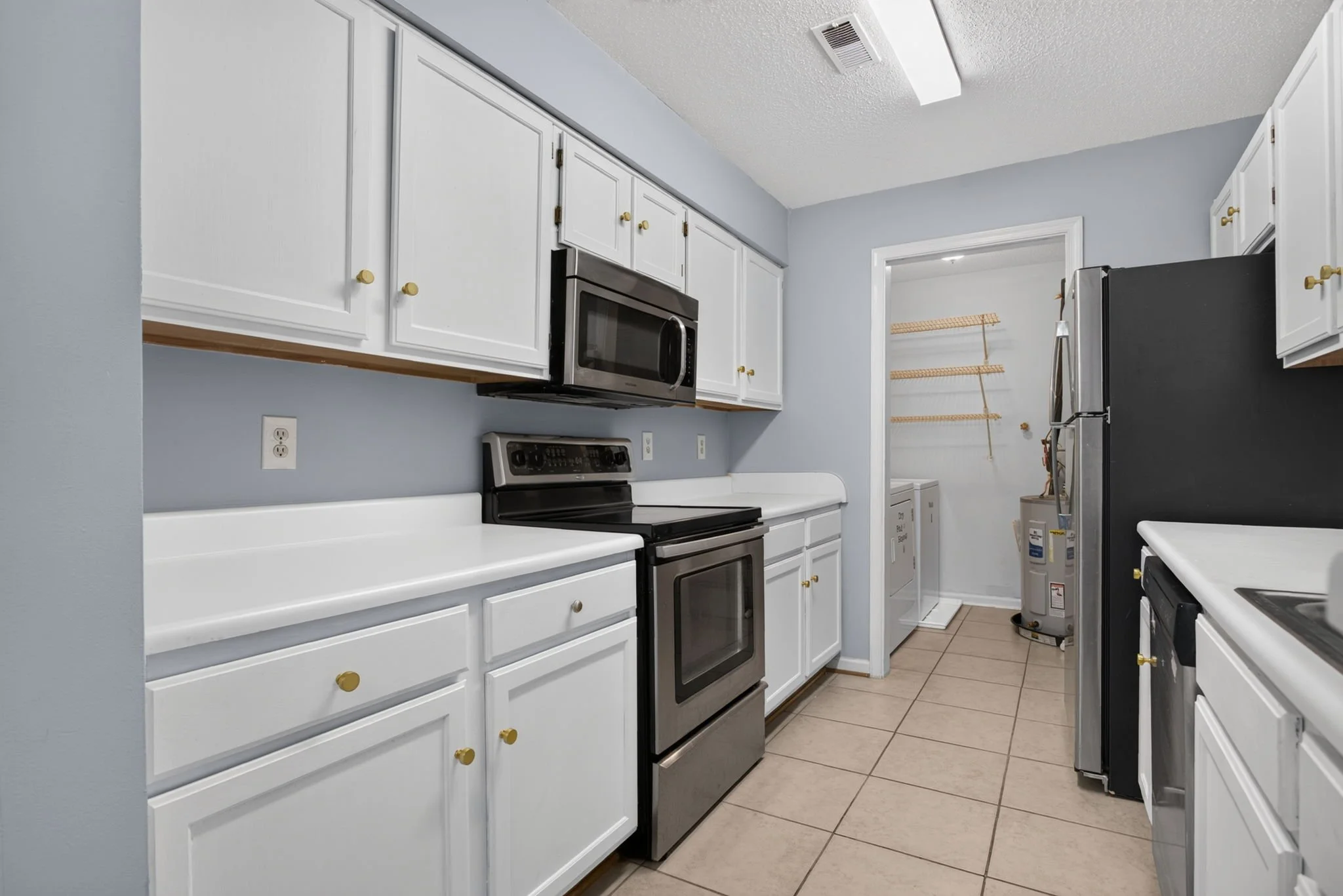 11-web-or-mls-1563-n-king-st-109.jpg