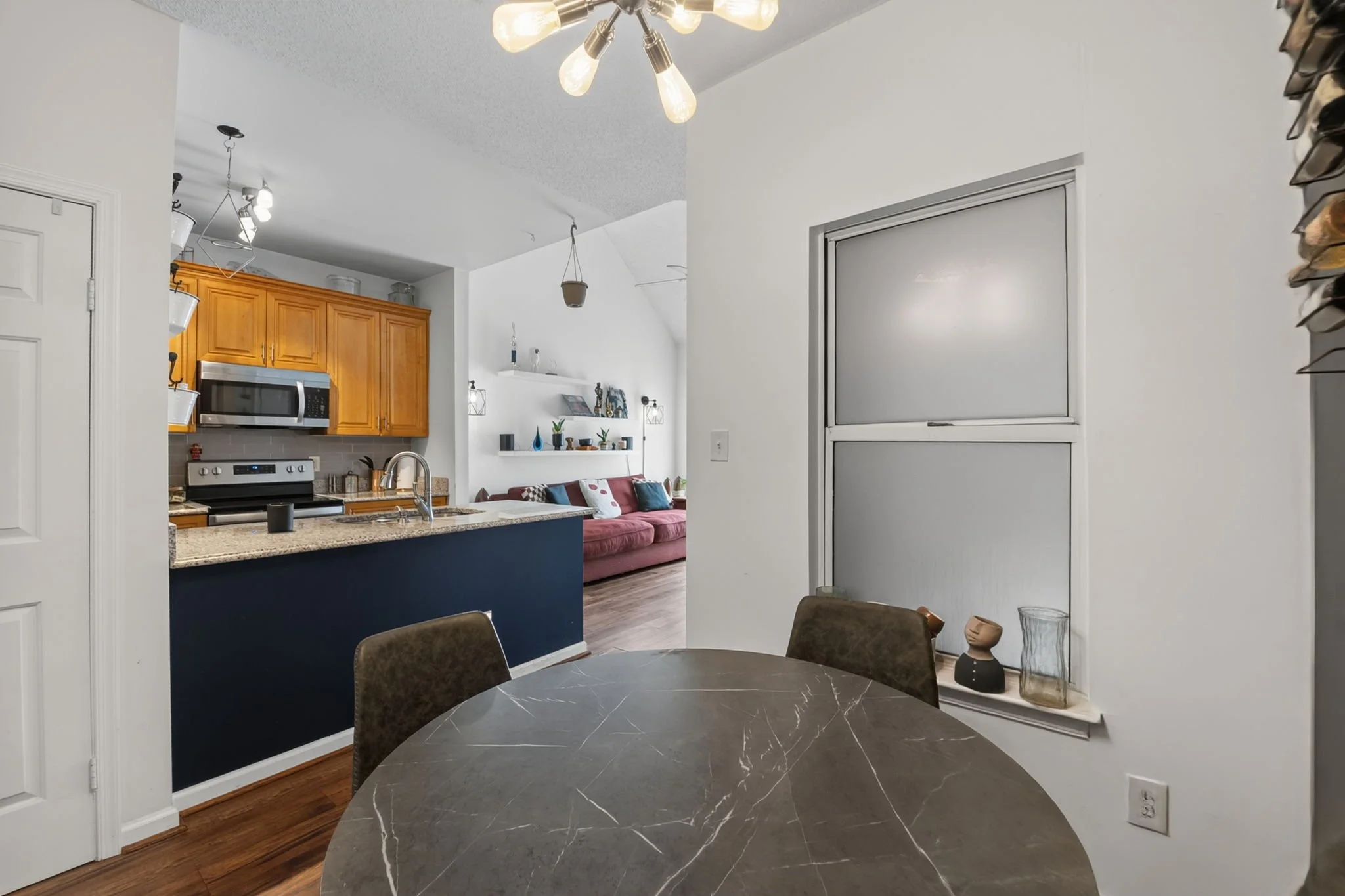 12-web-or-mls-869-little-bay-ave-2.jpg