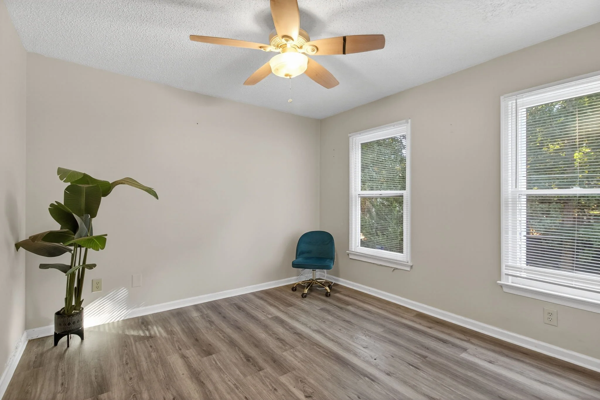 19-web-or-mls-882-belvoir-cir.jpg