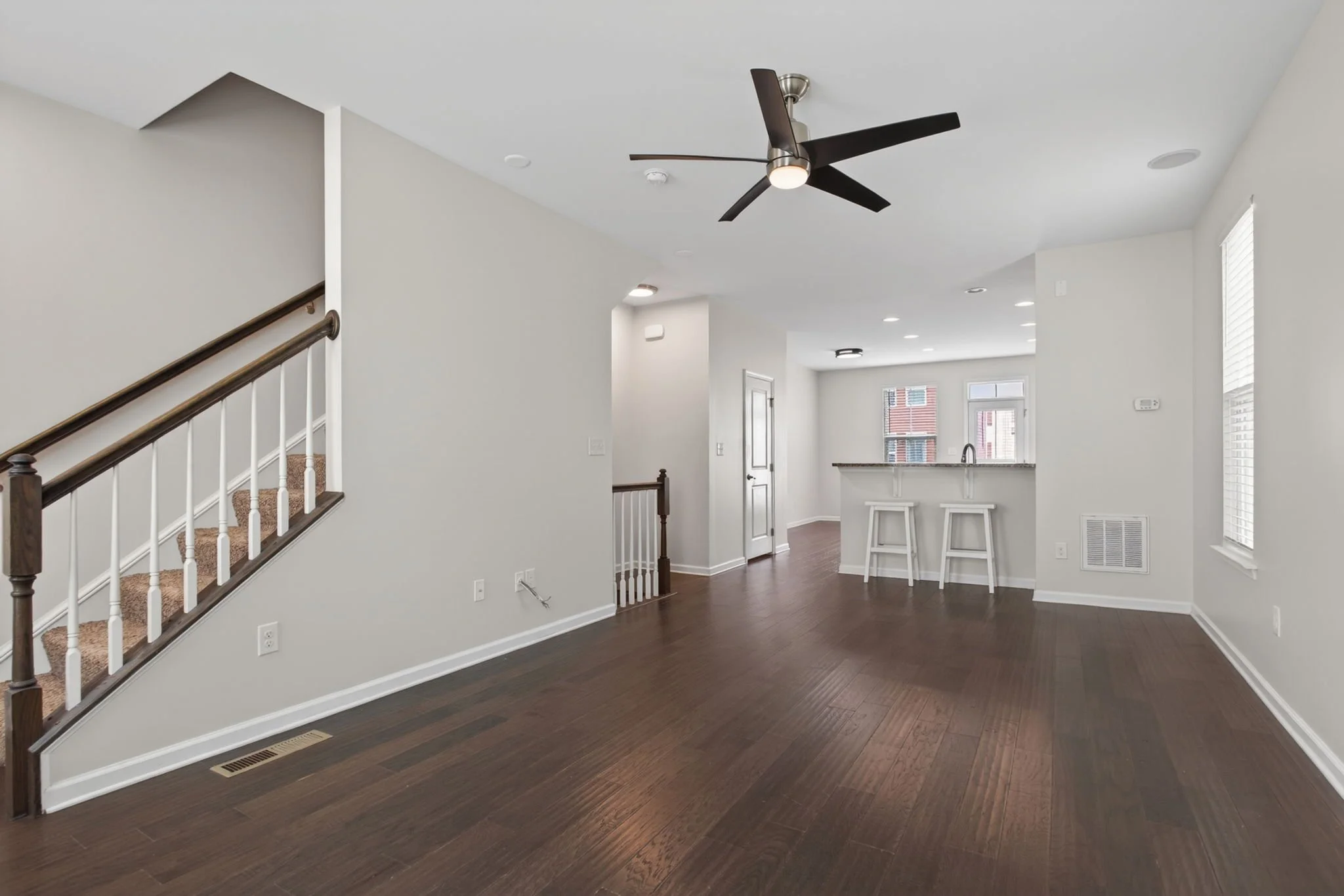 18-web-or-mls-511-sloane-st.jpg