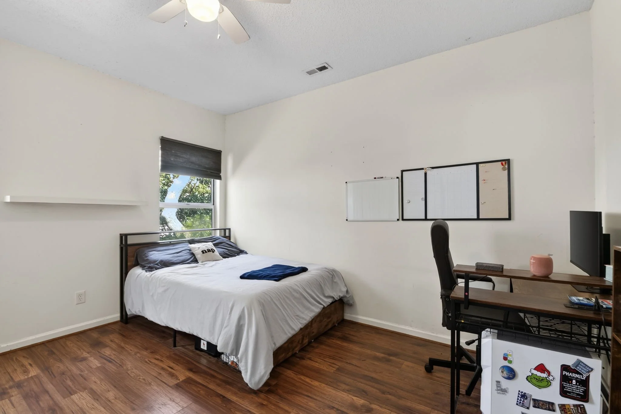 15-web-or-mls-869-little-bay-ave-2.jpg