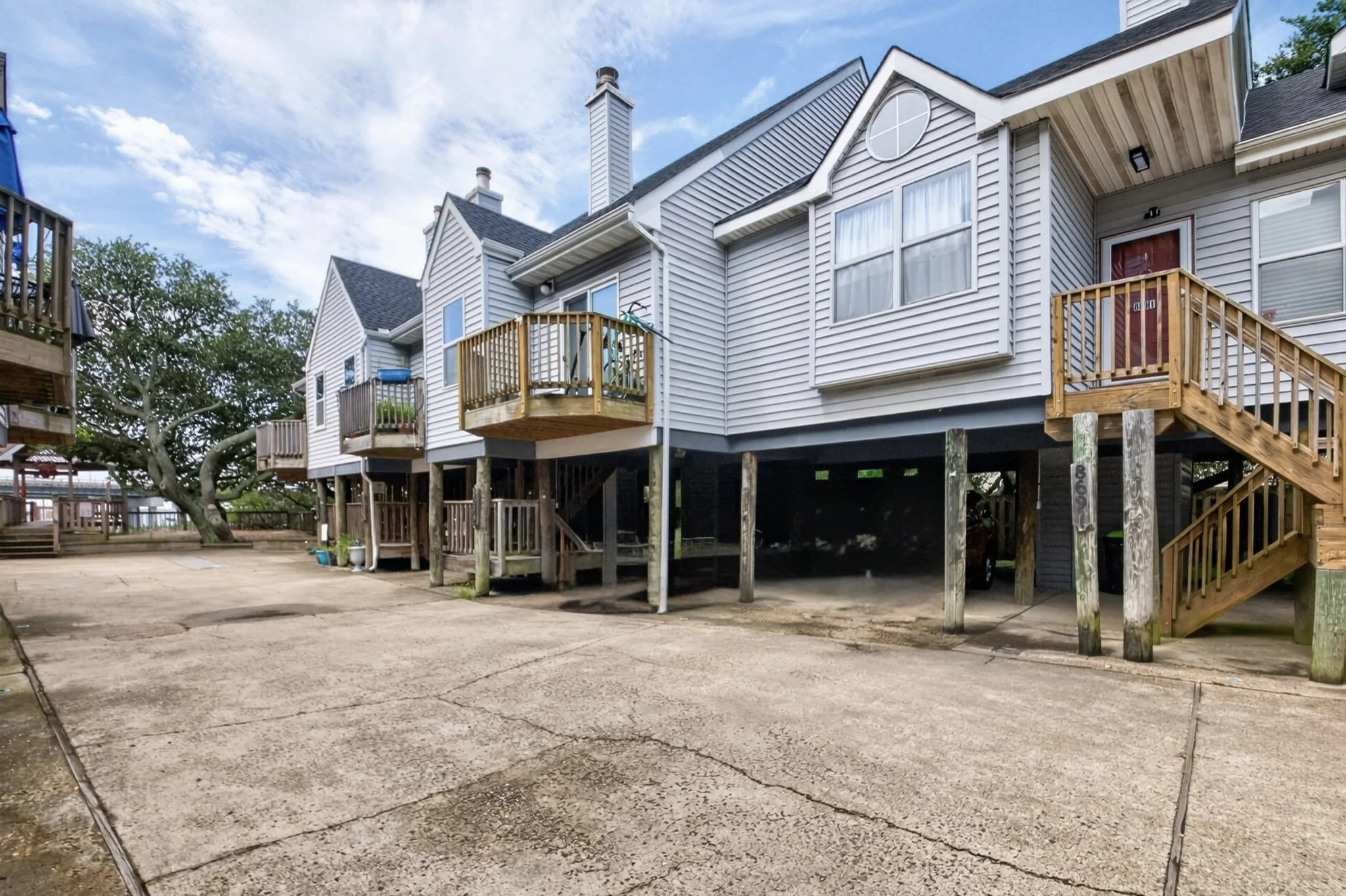 2-web-or-mls-869-little-bay-ave-2.jpg