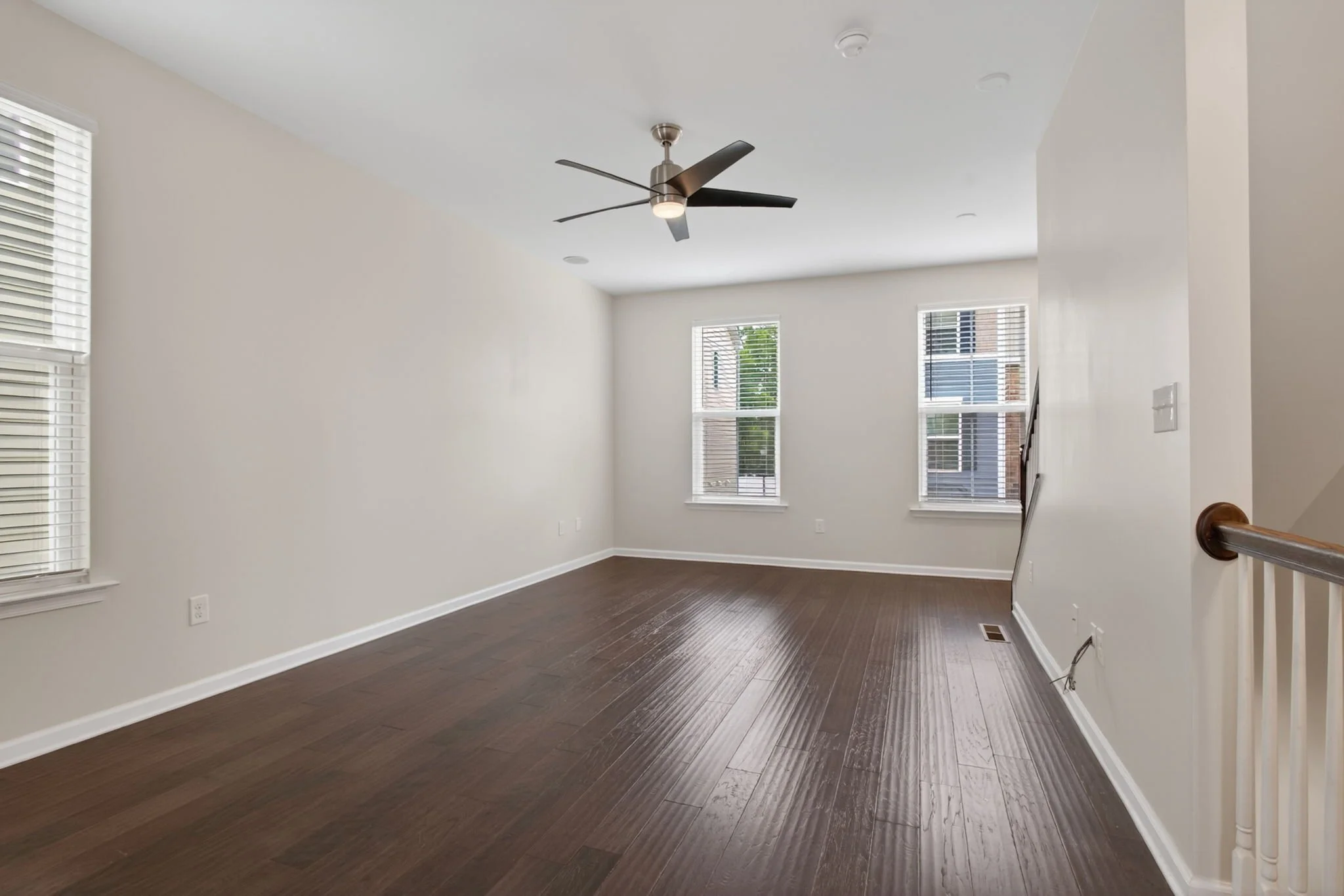 16-web-or-mls-511-sloane-st.jpg