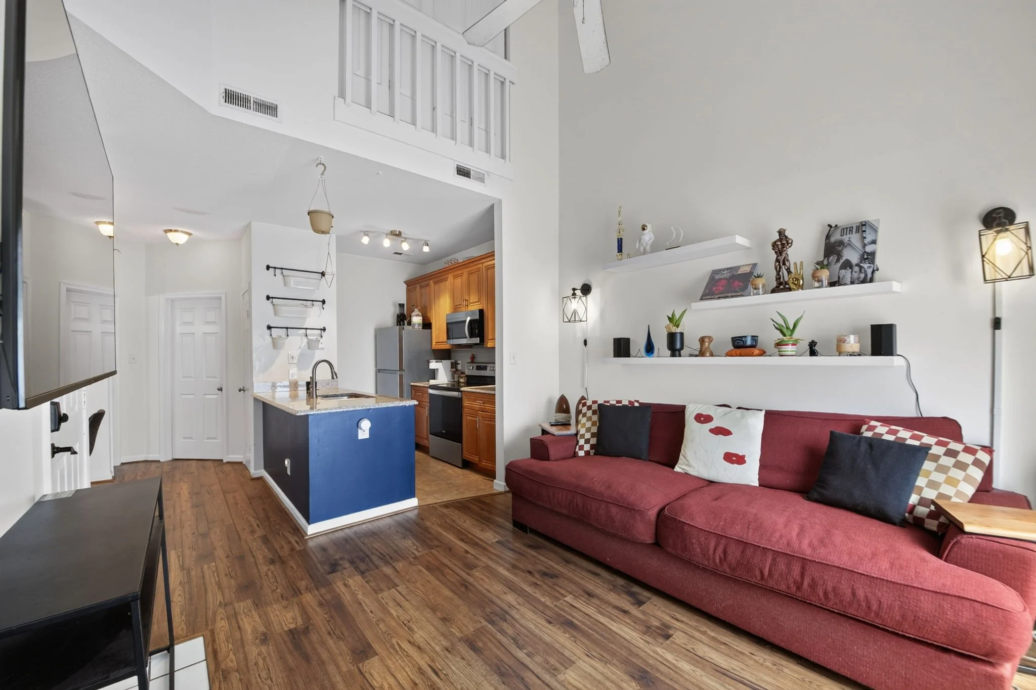 7-web-or-mls-869-little-bay-ave-2.jpg