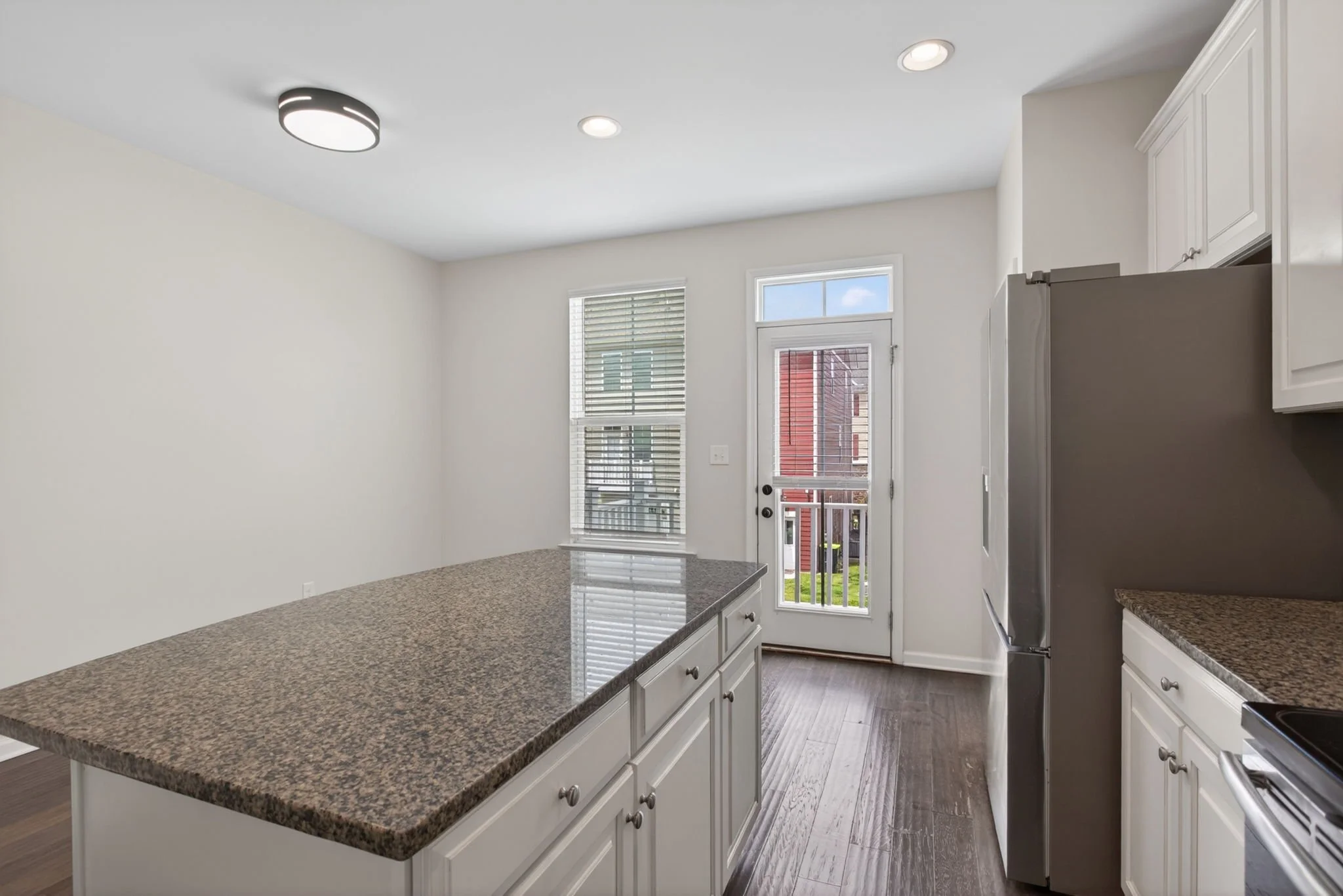 13-web-or-mls-511-sloane-st.jpg