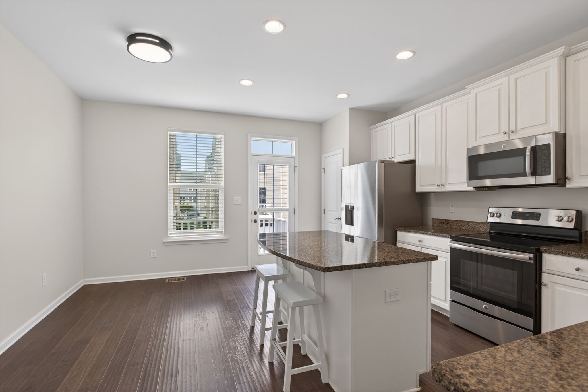 8-web-or-mls-511-sloane-st.jpg