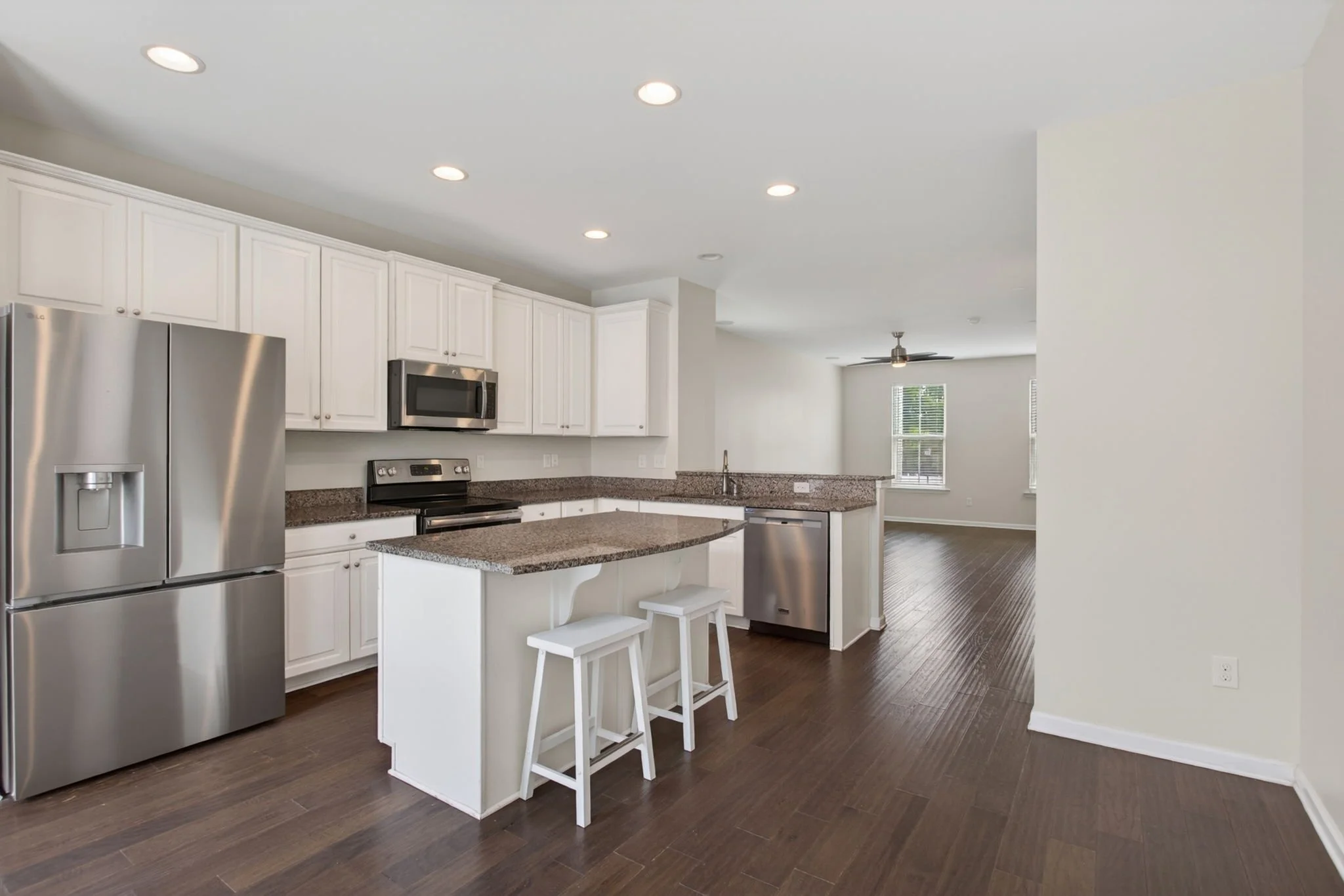 9-web-or-mls-511-sloane-st.jpg