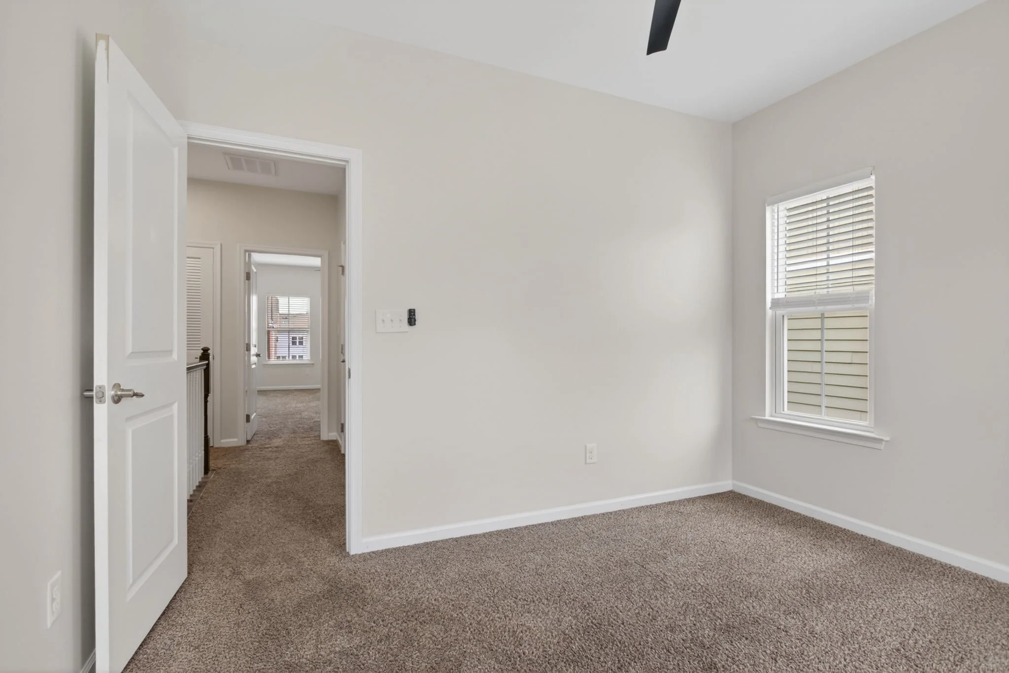 26-web-or-mls-511-sloane-st.jpg