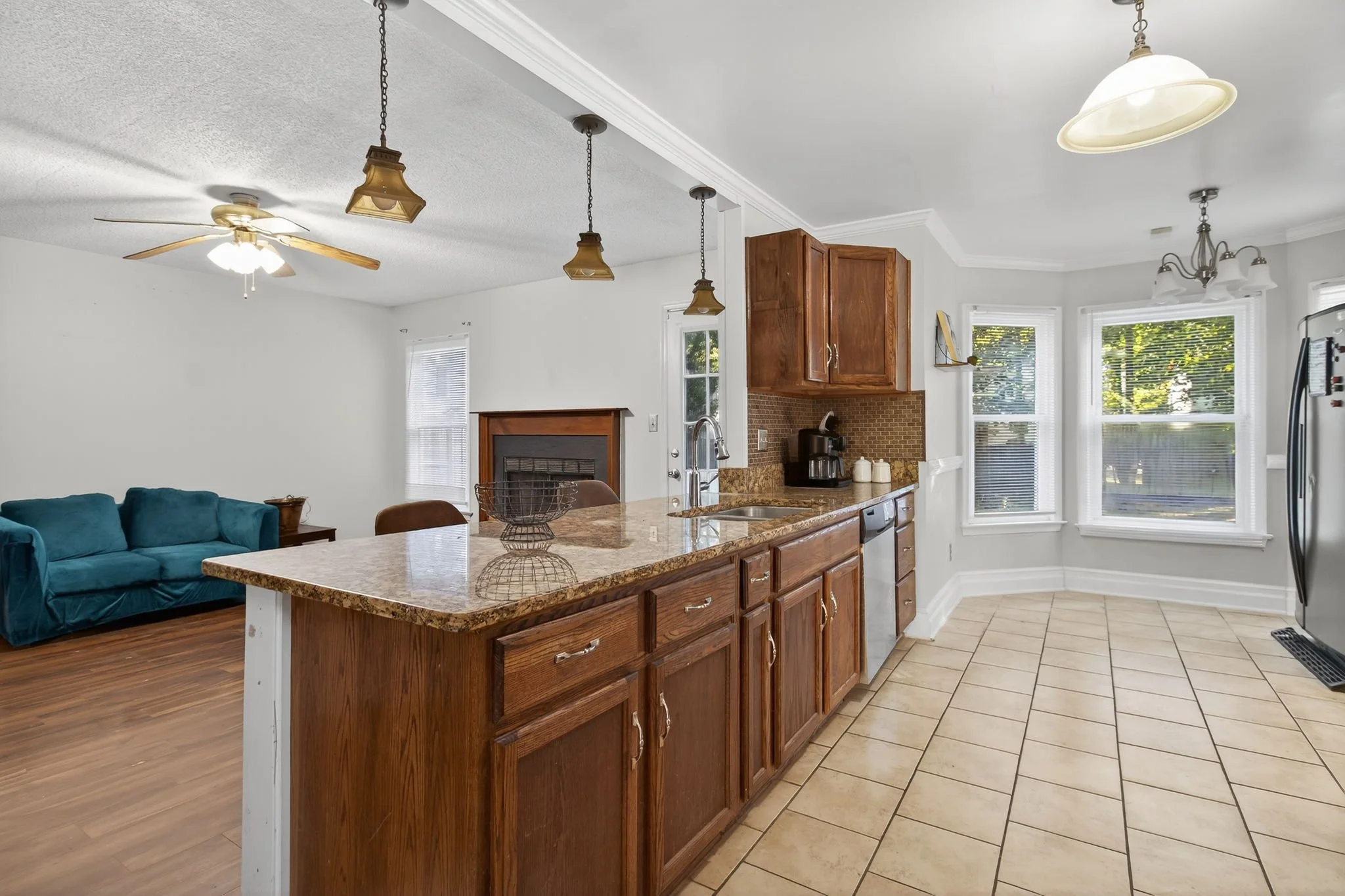 13-web-or-mls-882-belvoir-cir.jpg