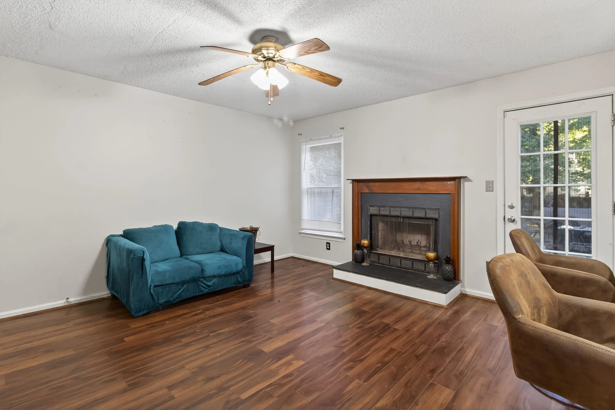 15-web-or-mls-882-belvoir-cir.jpg