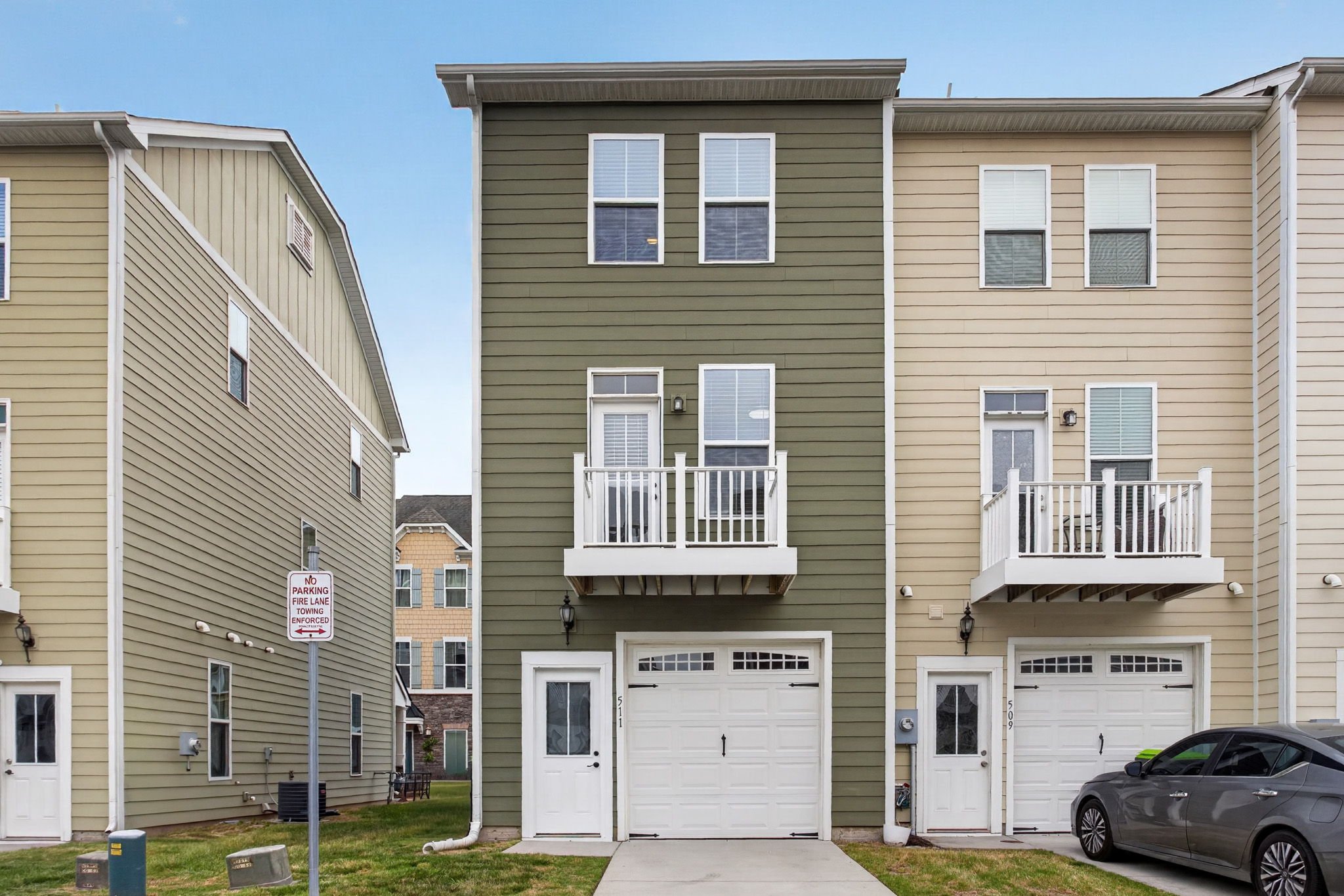 29-web-or-mls-511-sloane-st.jpg