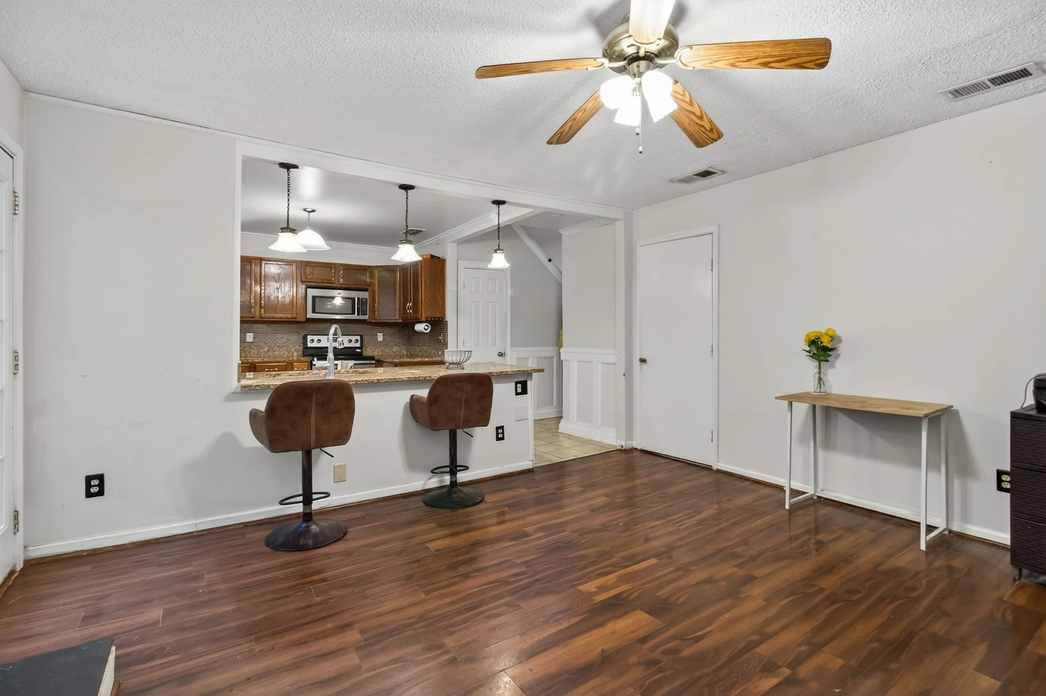 17-web-or-mls-882-belvoir-cir.jpg